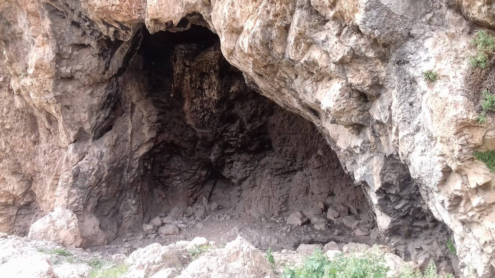 "مغر الحمام" في عجلون.. جمال الطبيعة وذاكرة المكان