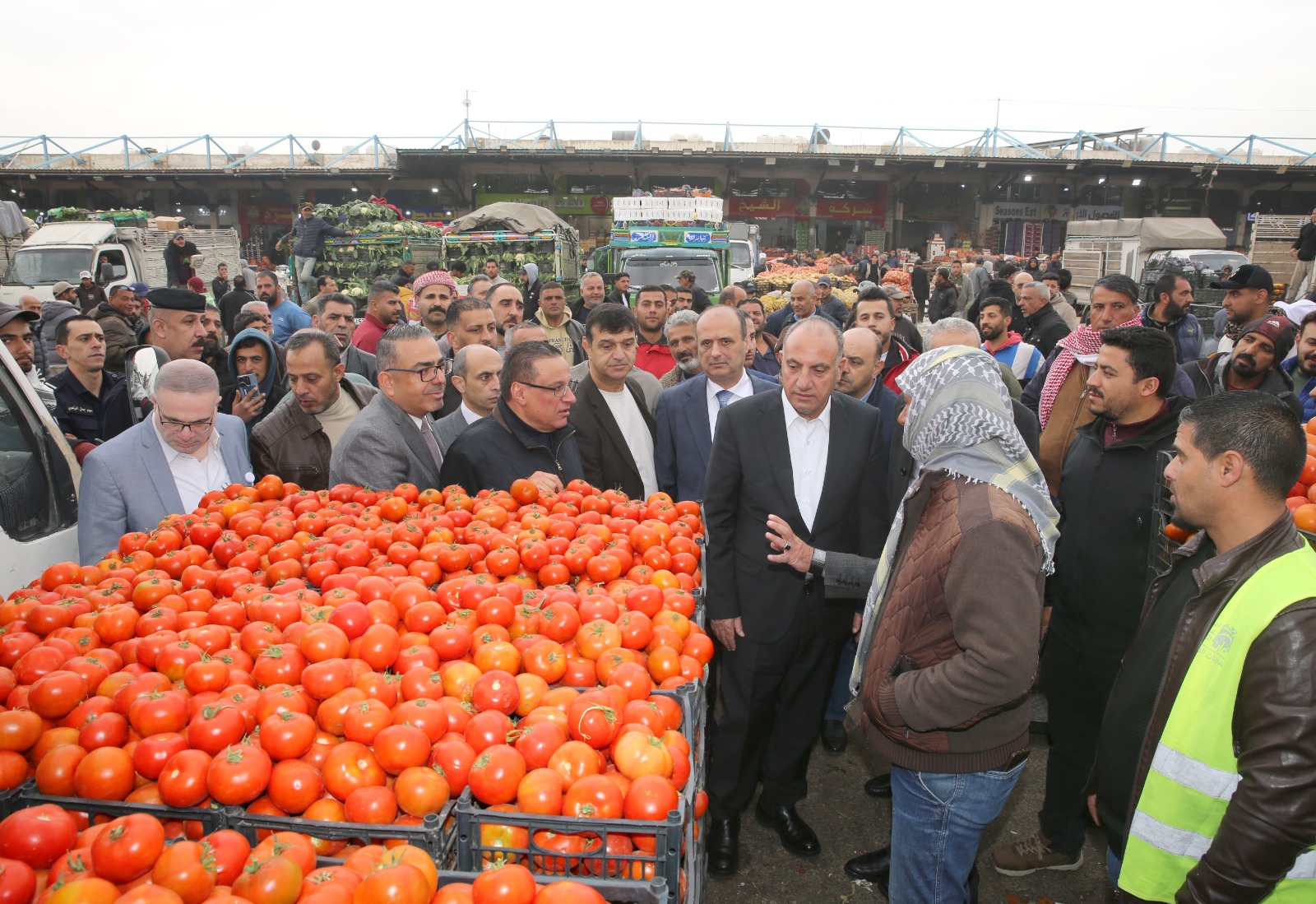  الشواربة يتفقد السوق المركزي للخضار والفواكه