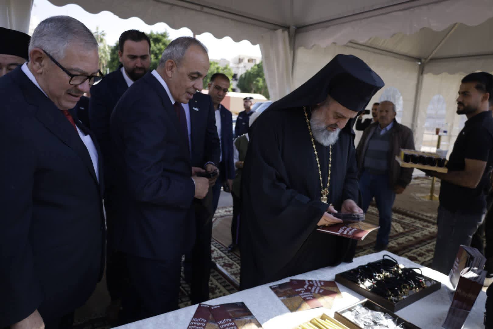 مندوبا عن الملك.. وزير السياحة يرعى افتتاح كنيسة العقبة الأثرية