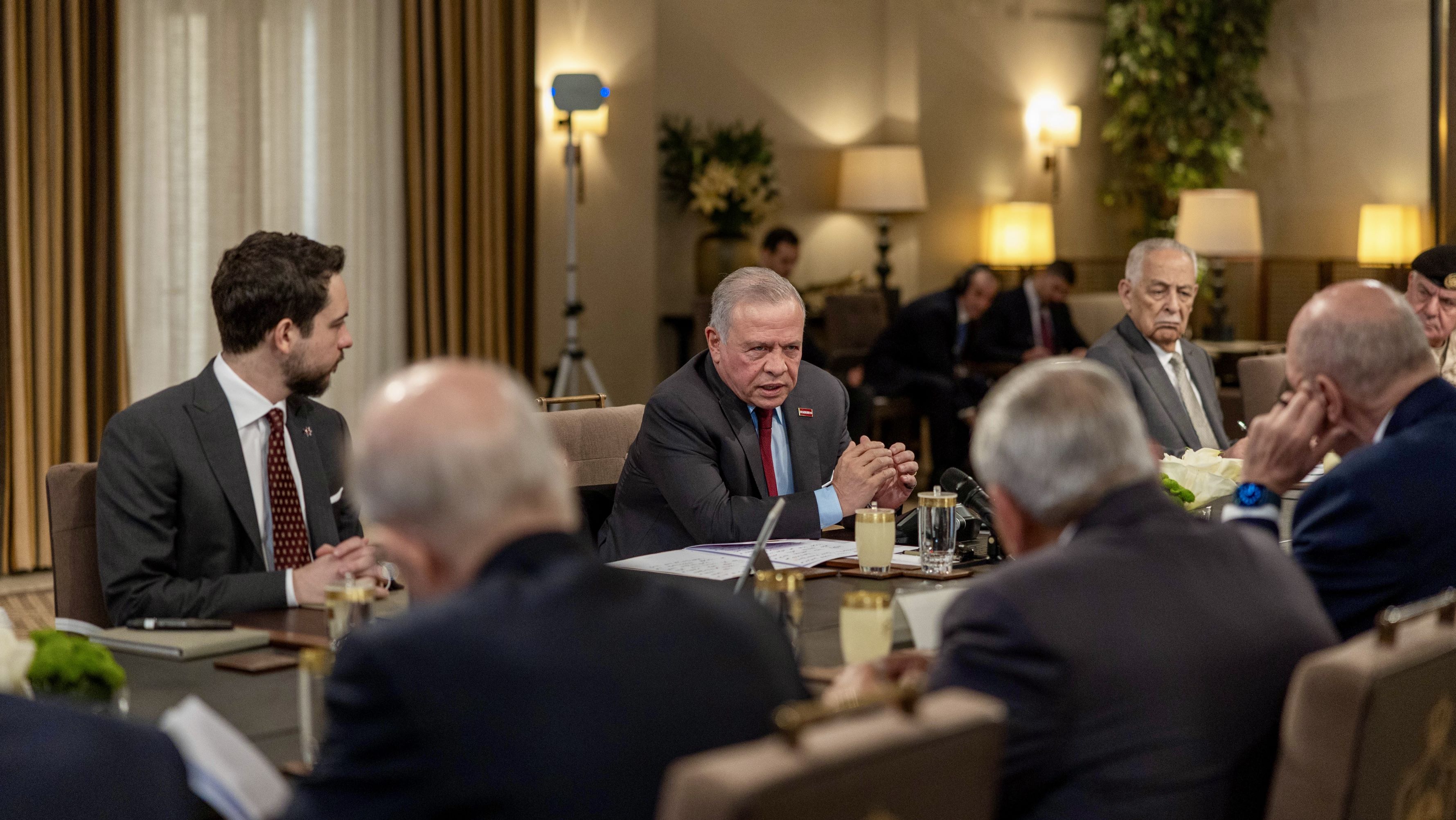  الملك خلال لقاء مع رؤساء وزراء سابقين: الأردن بخير وسيبقى بخير