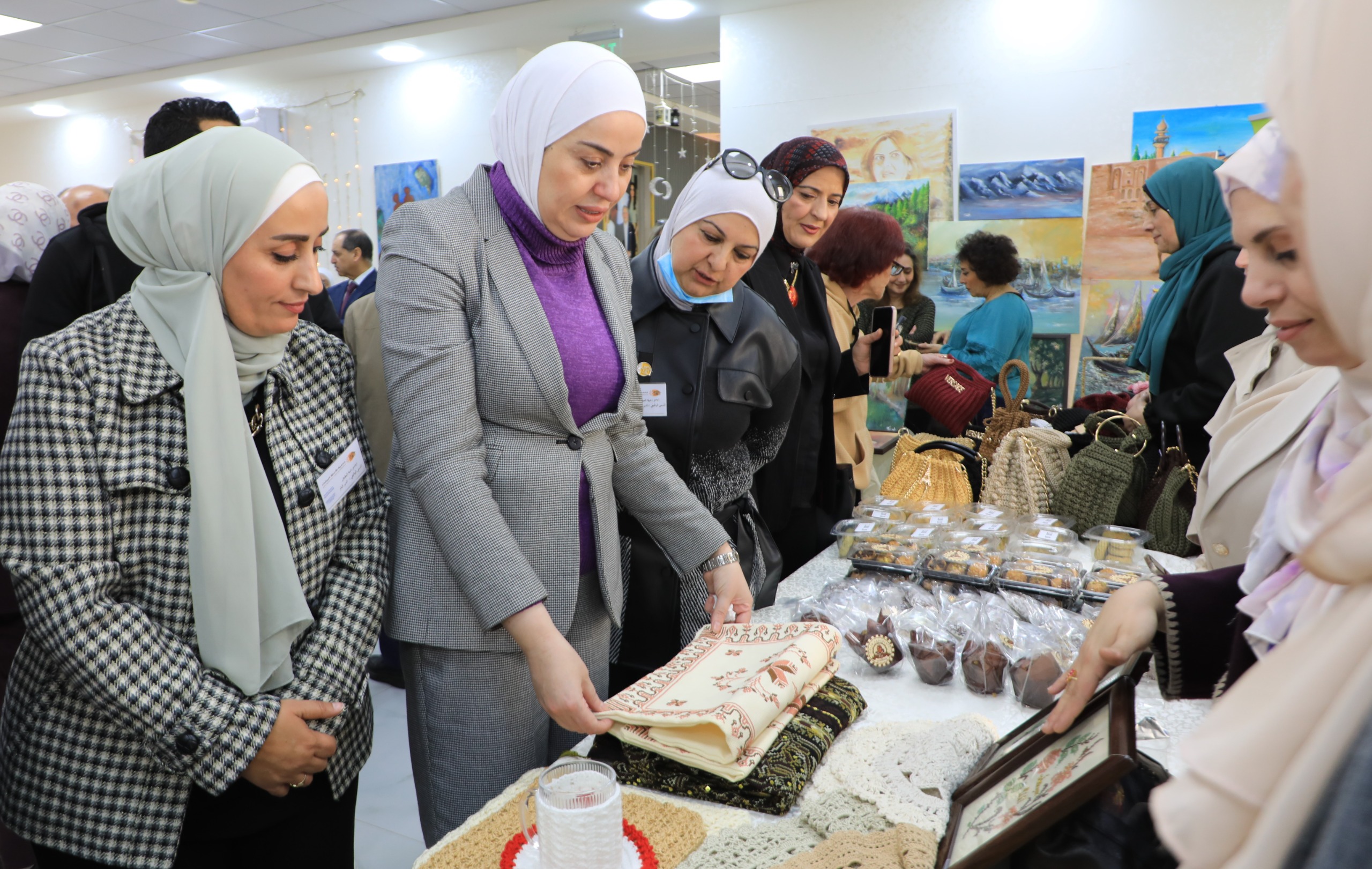  "الأسرة البيضاء" تحتفل بعيد ميلاد الملك بإطلاق مبادرة "نحن أولى بكبارنا"