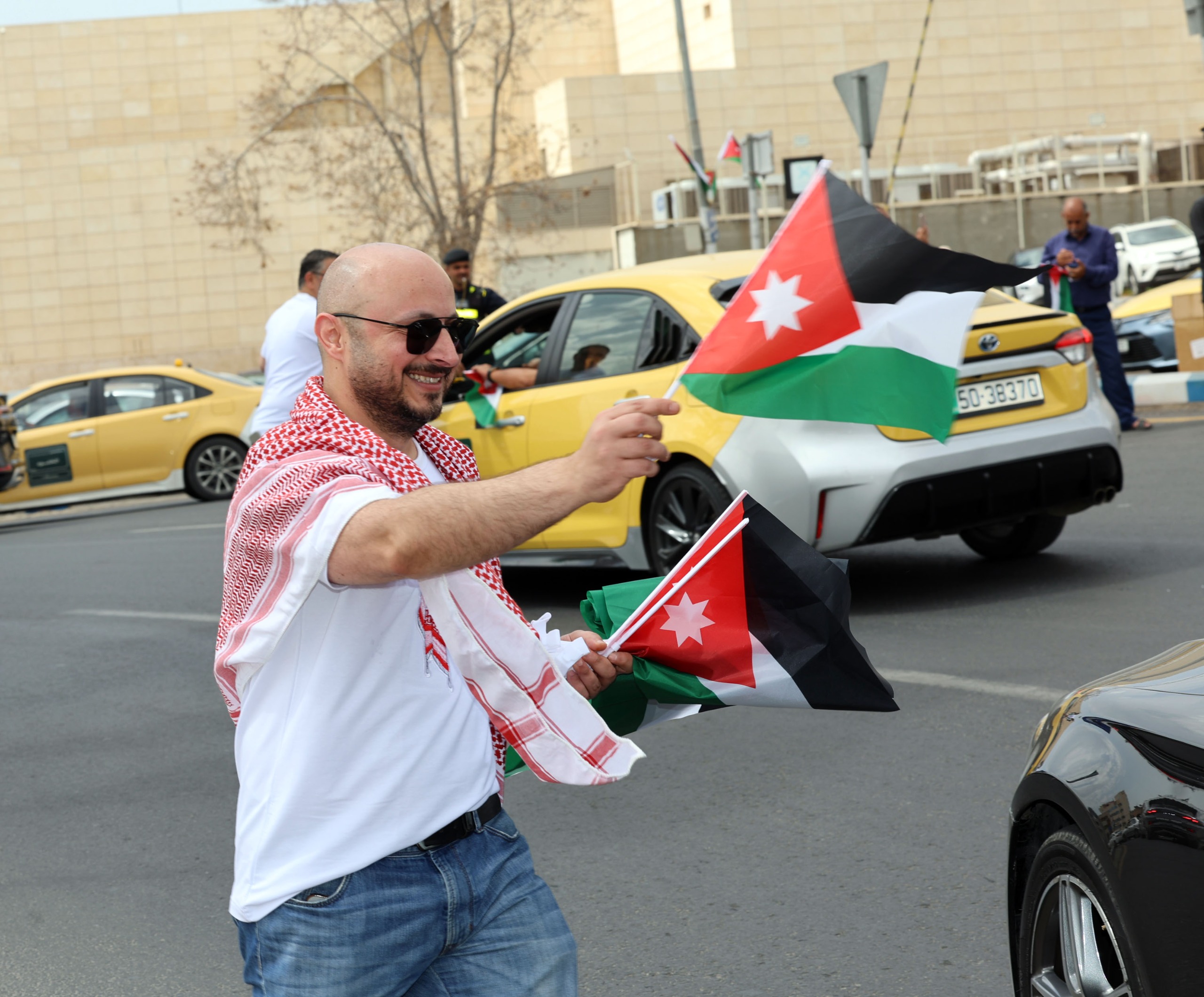 احتفالات وطنية واسعة بيوم العلم الأردني في مختلف المحافظات