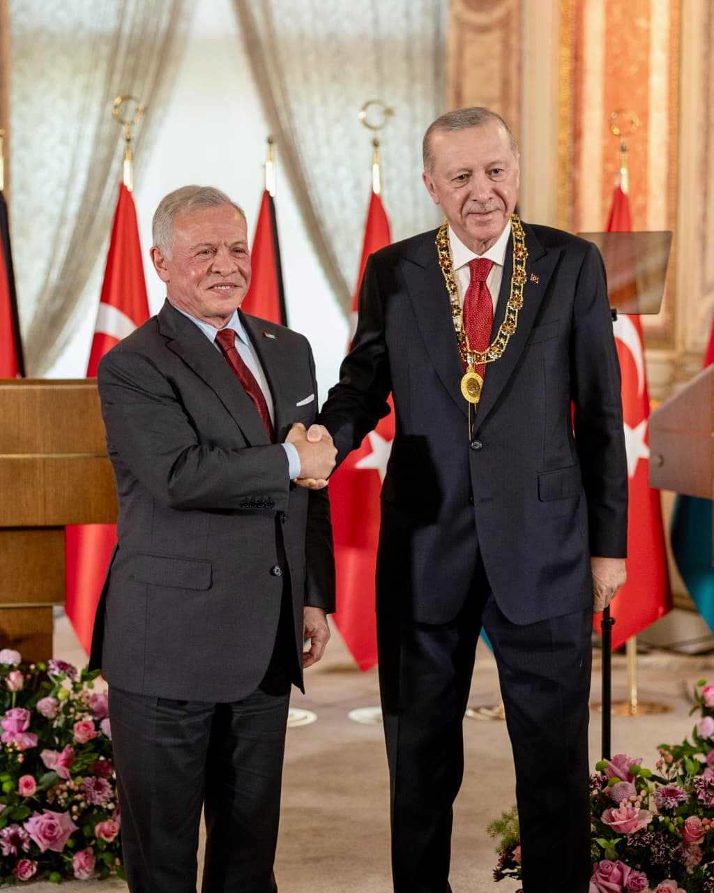  الملك والرئيس التركي يعقدان مباحثات في اسطنبول