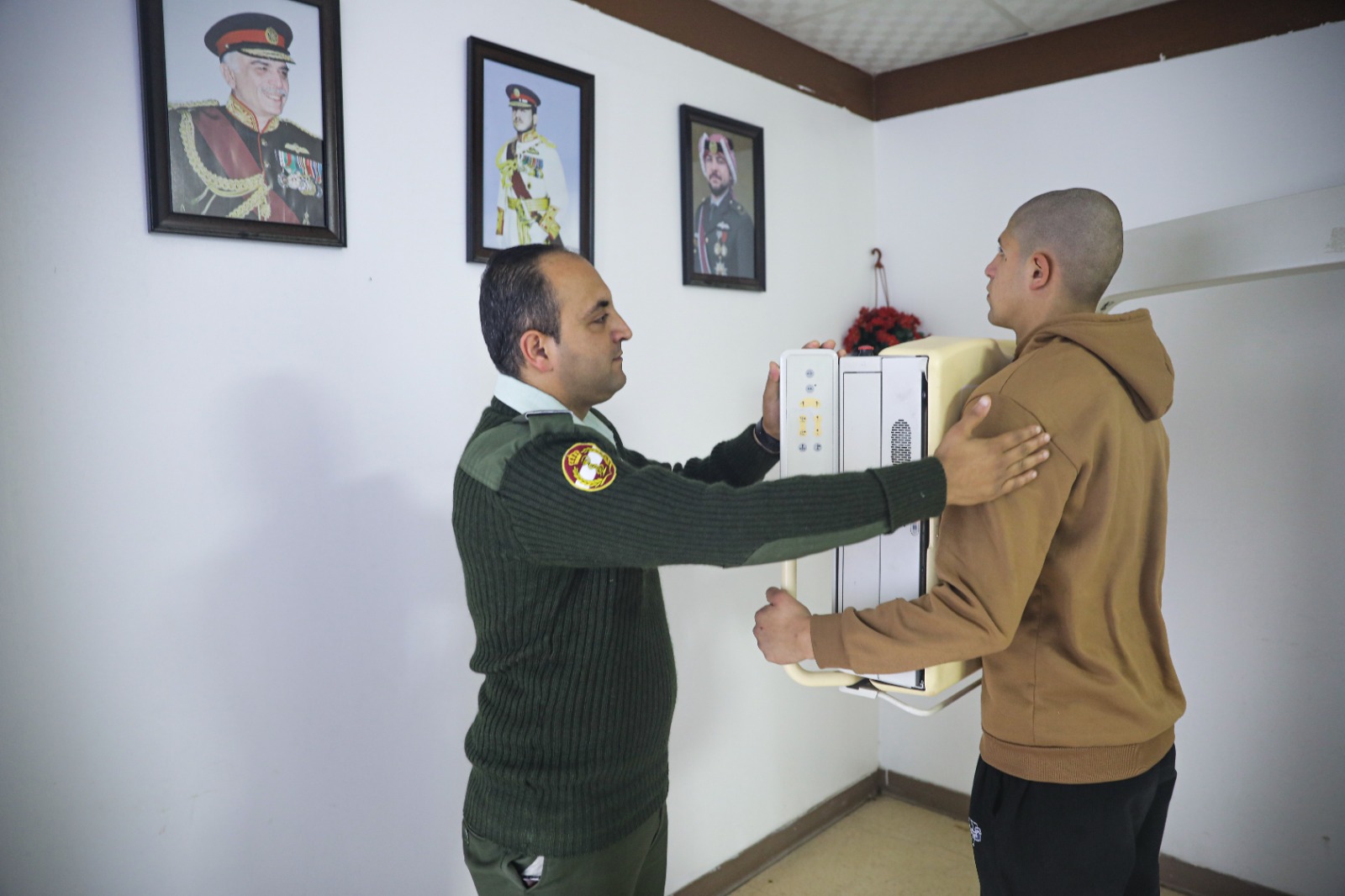 القوات المسلحة تبدأ بإجراء الفحوصات الطبية للمكلفين بخدمة العلم