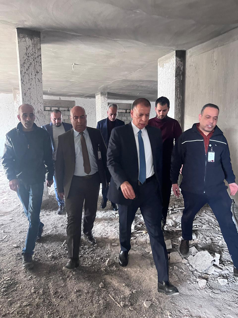 وزير الداخلية يتفقد مديرية أحوال وجوازات إربد