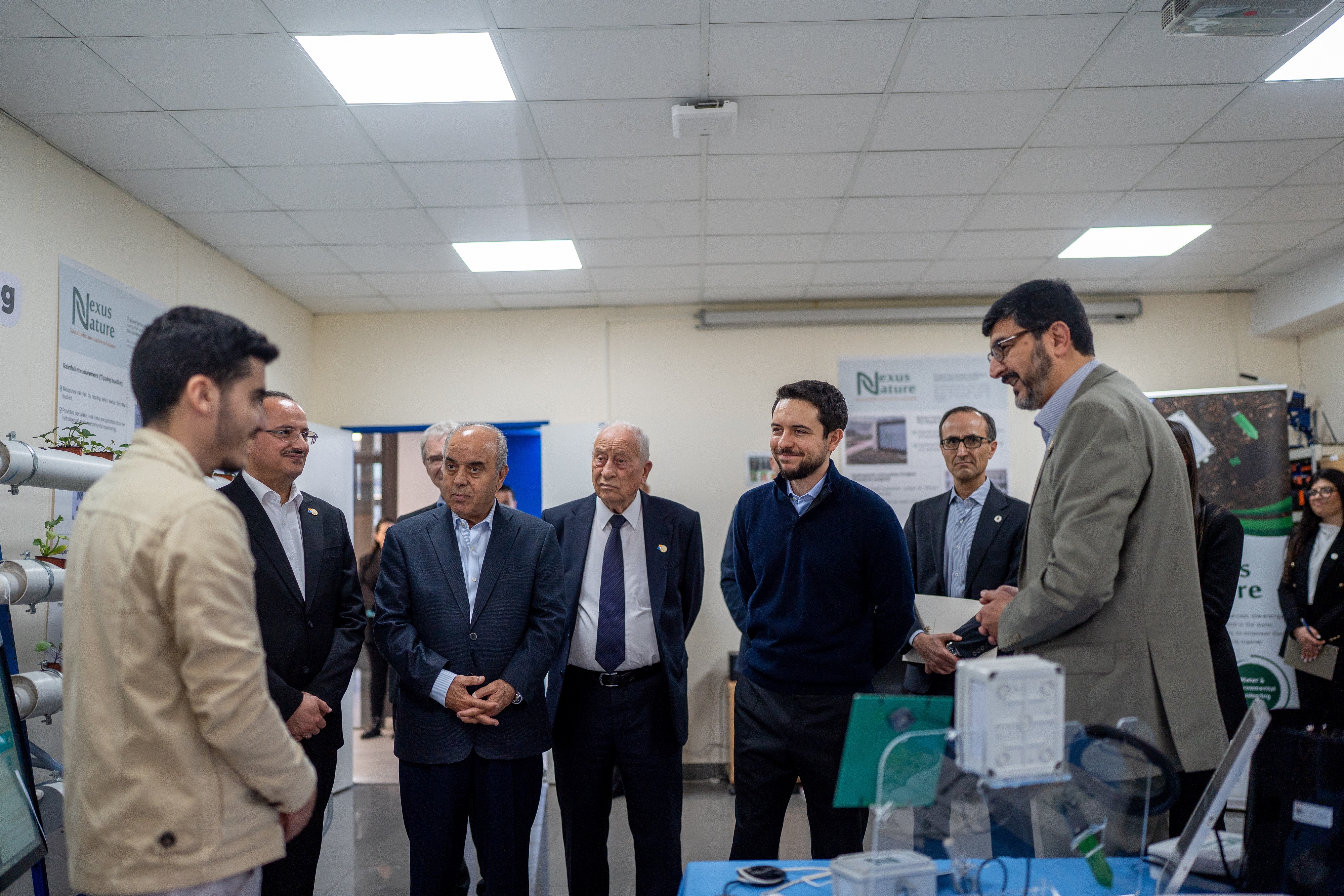  ولي العهد يزور الجامعة الألمانية الأردنية ويلتقي عددا من طلبتها