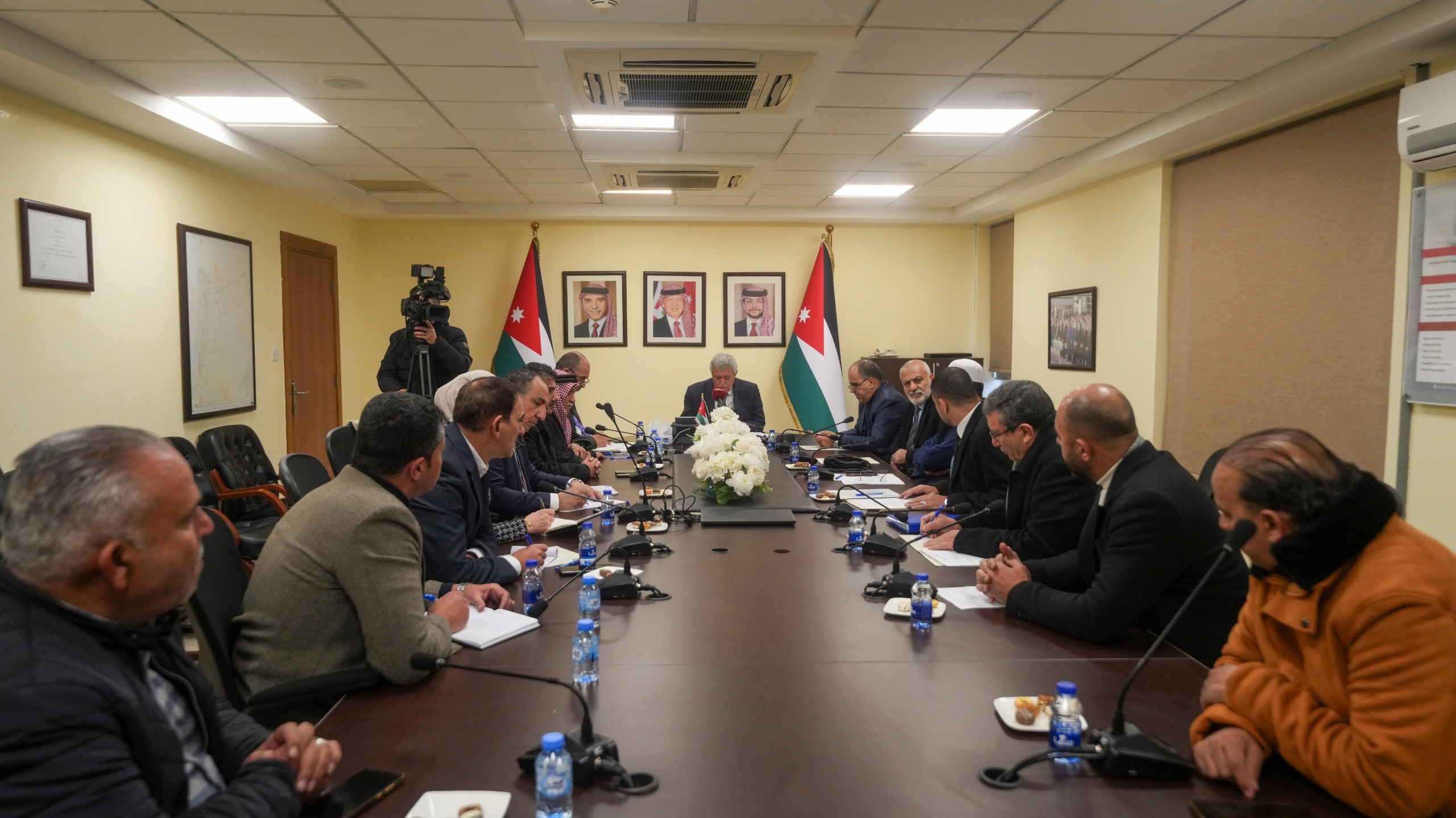  وزير النقل يبحث قضايا قطاعات نقل الركاب والسياحي وتأجير السيارات والتاكسي