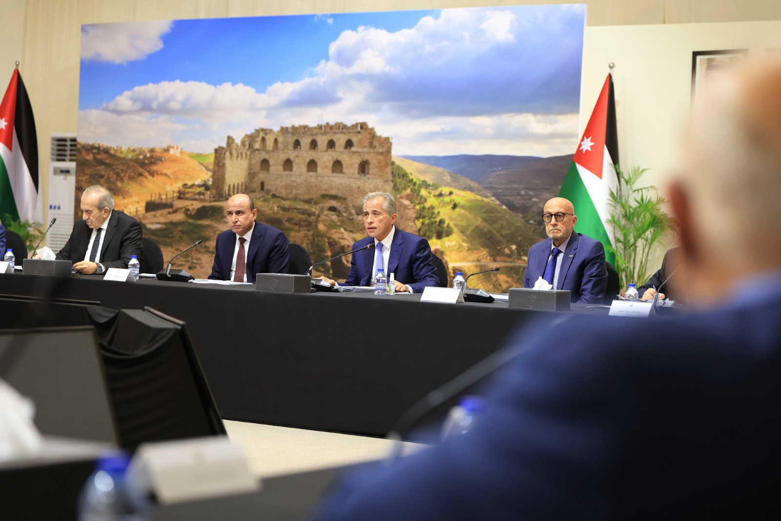  رئيس الوزراء خلال جلسة مجلس الوزراء في الكرك : نسبة الإنجاز في المشاريع التي التزمنا بها ضمن الرُّؤية التنمويّة لمحافظة الكرك 85% وسننجزها بالكامل خلال العام الحالي والمقبل