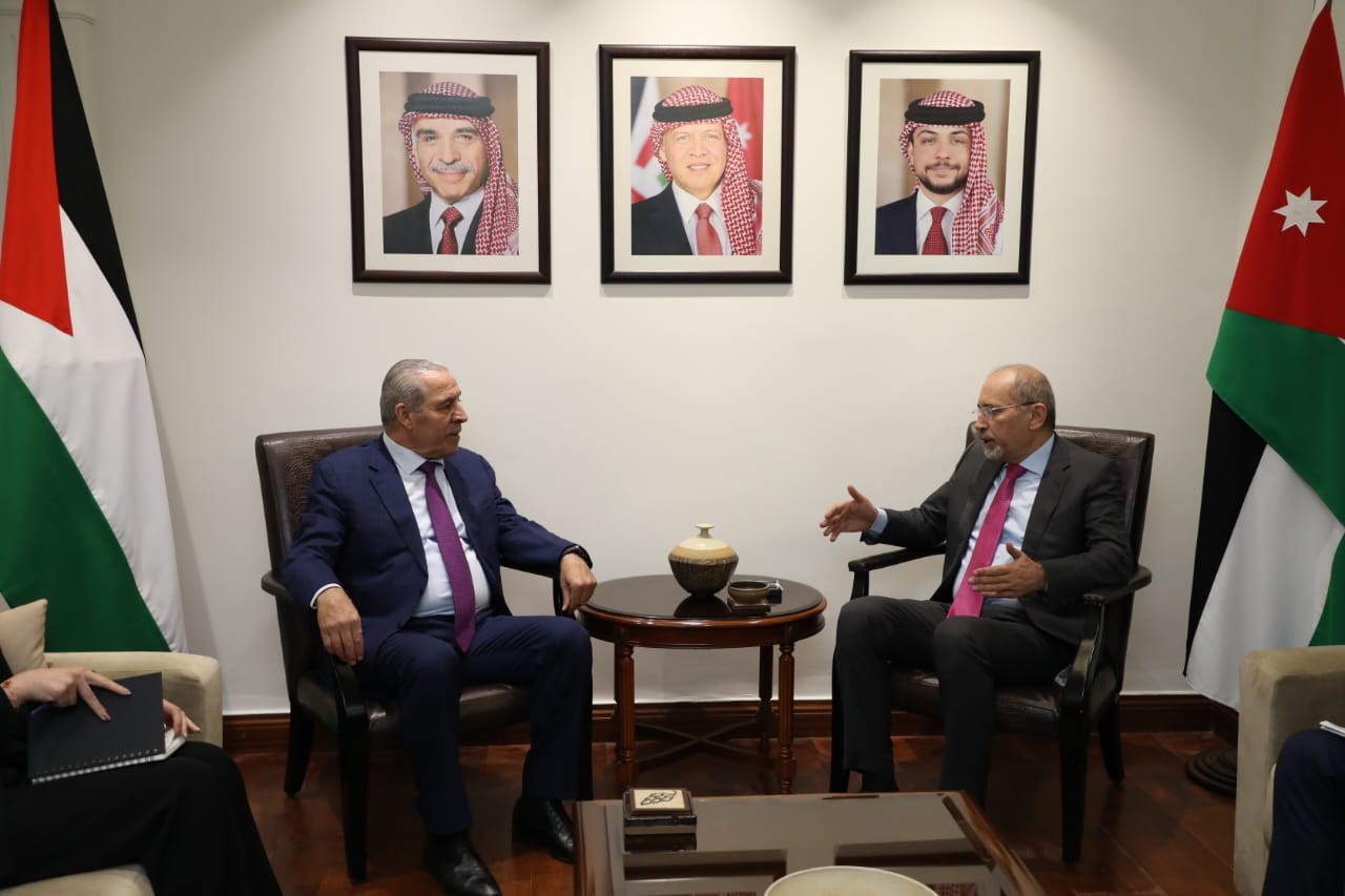  وزير الخارجية يلتقي نائب الرئيس الفلسطيني