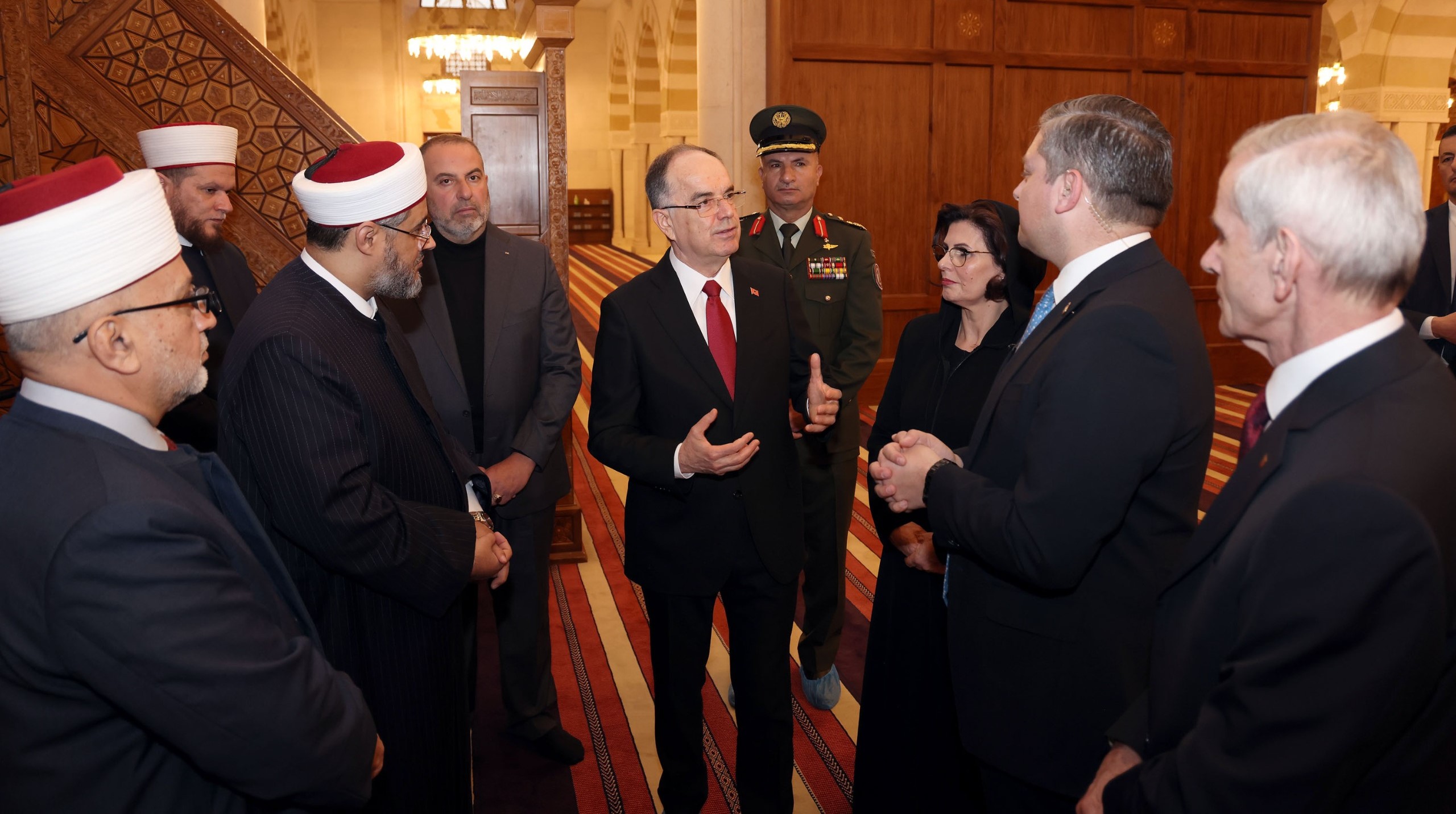  الرئيس الألباني يزور مسجد الملك الحسين في دابوق