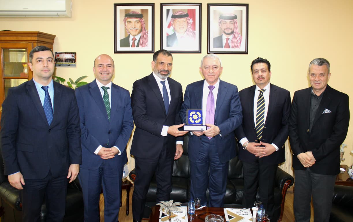  "رجال الأعمال" والسفير الأذربيجاني يبحثان تعزيز التعاون الاقتصادي 