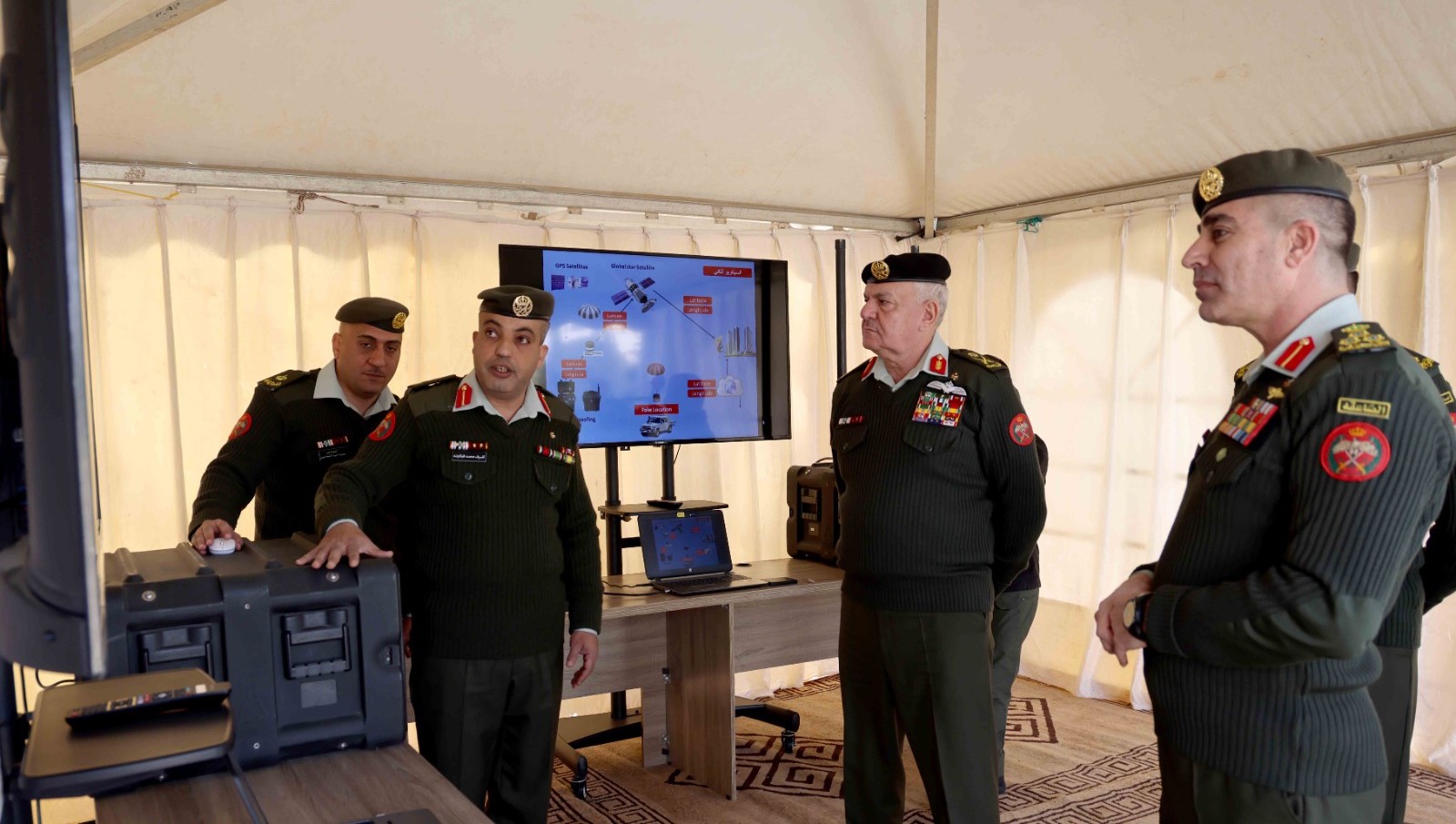 رئيس هيئة الأركان يزور مديرية الحرب الإلكترونية