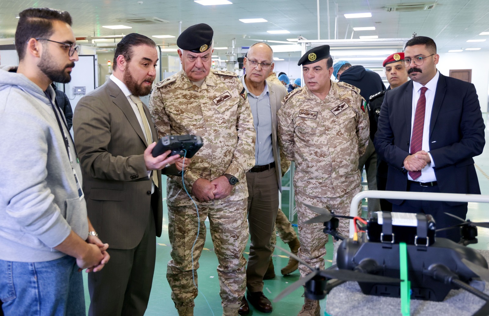  الحنيطي يزور مصنع شركة الخطوط التقنية للألياف الضوئية