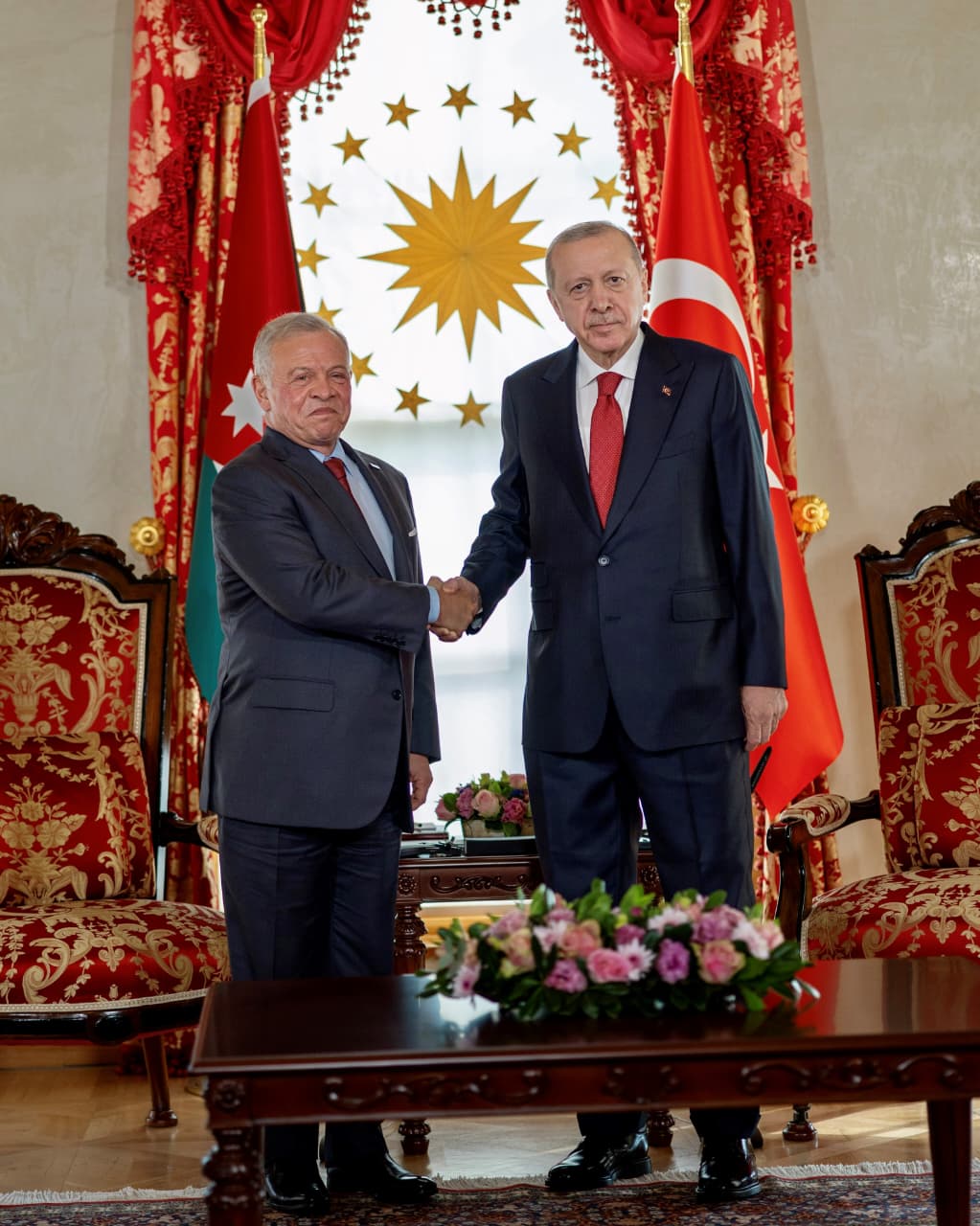  الملك والرئيس التركي يعقدان مباحثات في اسطنبول