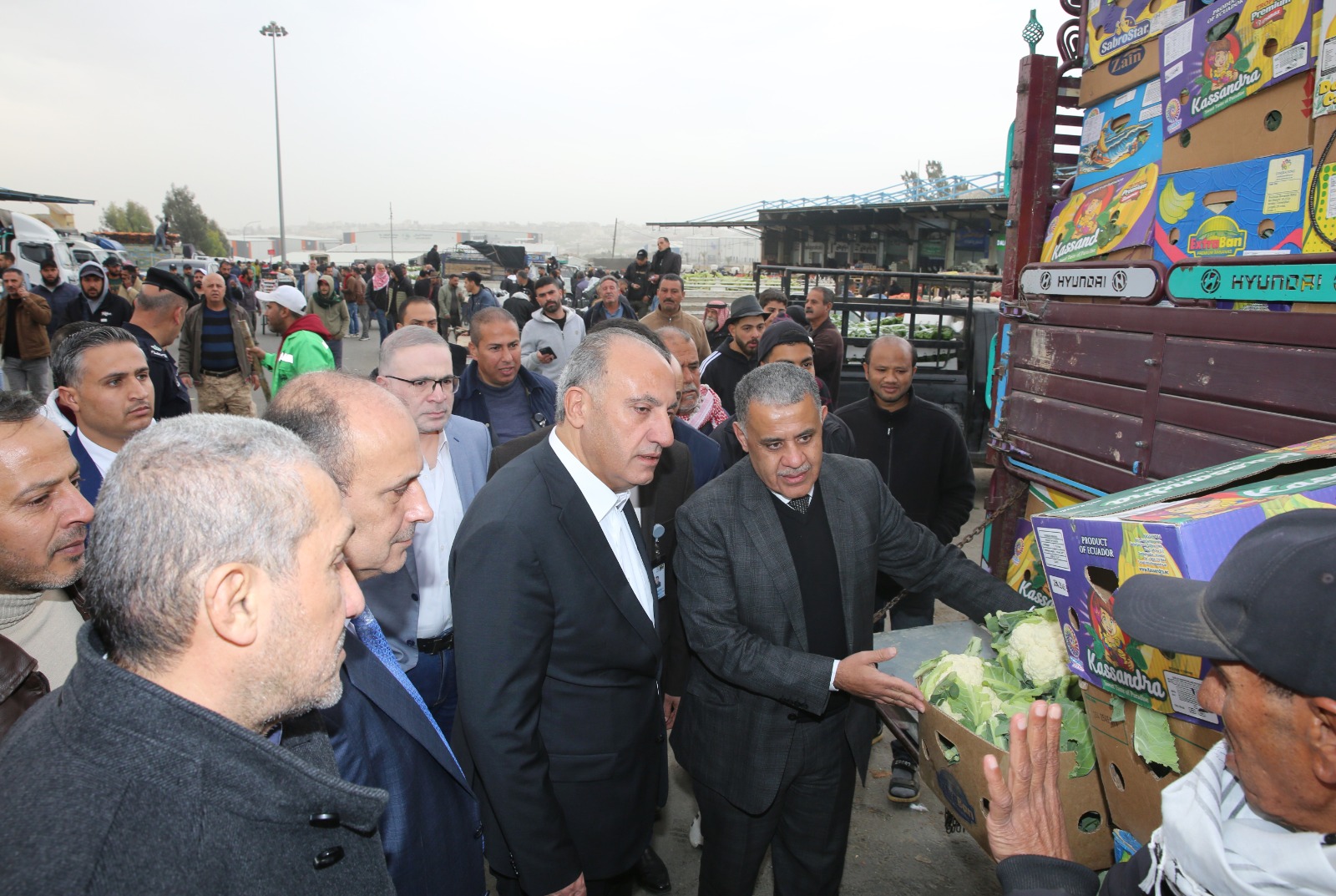  الشواربة يتفقد السوق المركزي للخضار والفواكه