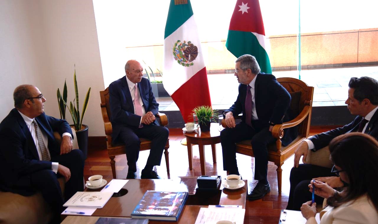  رئيس مجلس الأعيان يلتقي وزير خارجية المكسيك 