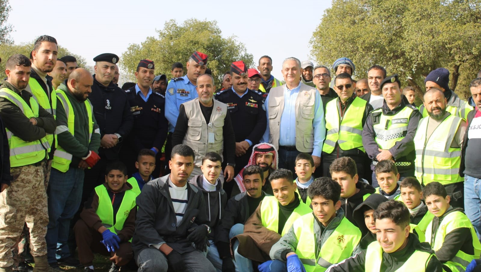  وزارة البيئة تنفذ حملة نظافة شاملة في غابات جلعد