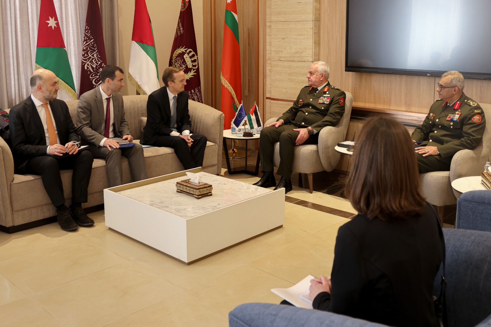 الحنيطي يستقبل نائب أمين عام جهاز الخدمات الخارجية للاتحاد الأوروبي