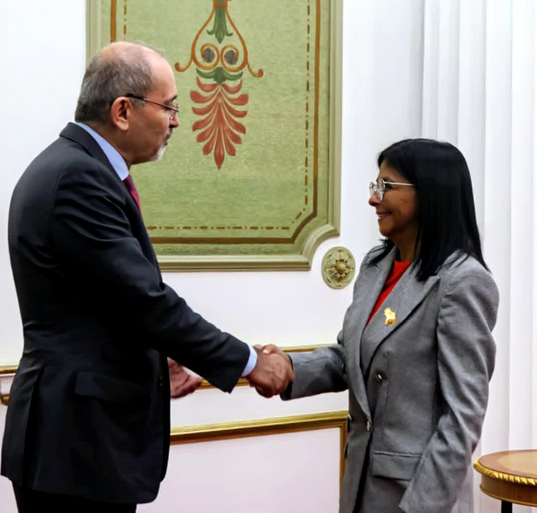  وزير الخارجية ينقل تحيات الملك للرئيسة الفنزويلية 