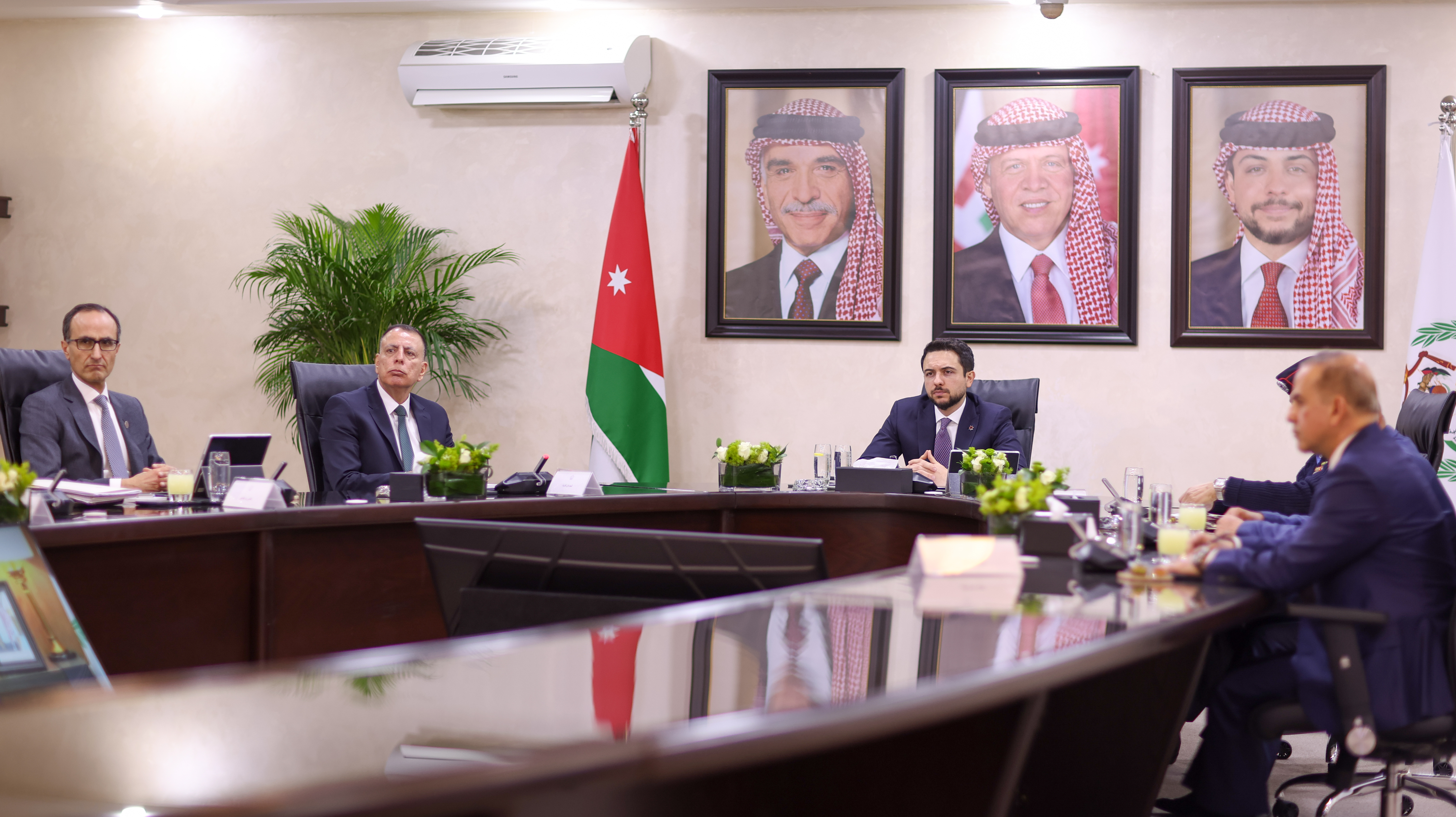  ولي العهد يزور وزارة الداخلية ويؤكد أهمية إدامة التنسيق بين المؤسسات خلال التطورات الإقليمية