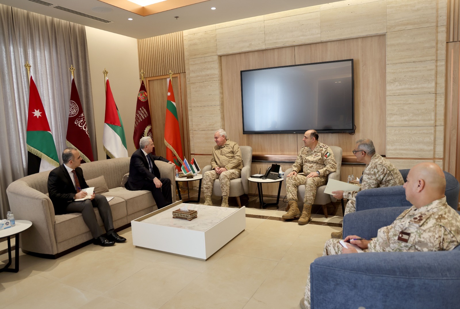 رئيس هيئة الأركان يستقبل السفير الأذربيجاني