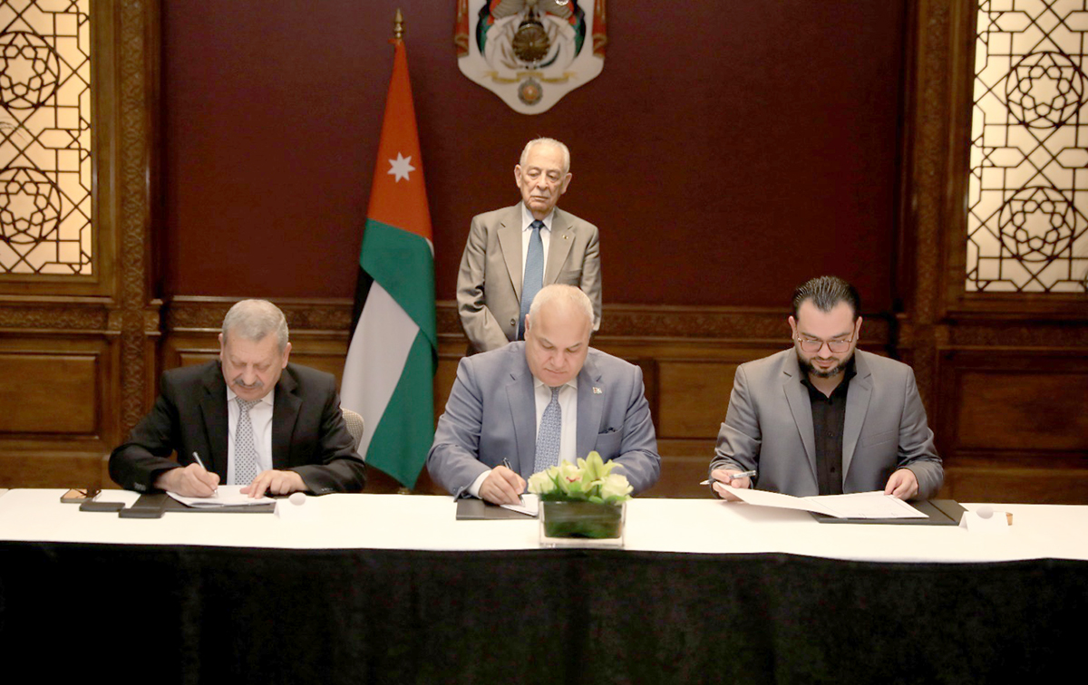  متابعة لزيارة الملك إلى إربد...توقيع اتفاقية إنشاء مصنع لشركة "مدينة إيزو التعليمية والتقنية" بلواء بني كنانة ضمن المبادرة الملكية للفروع الإنتاجية يوفر 250 فرصة عمل