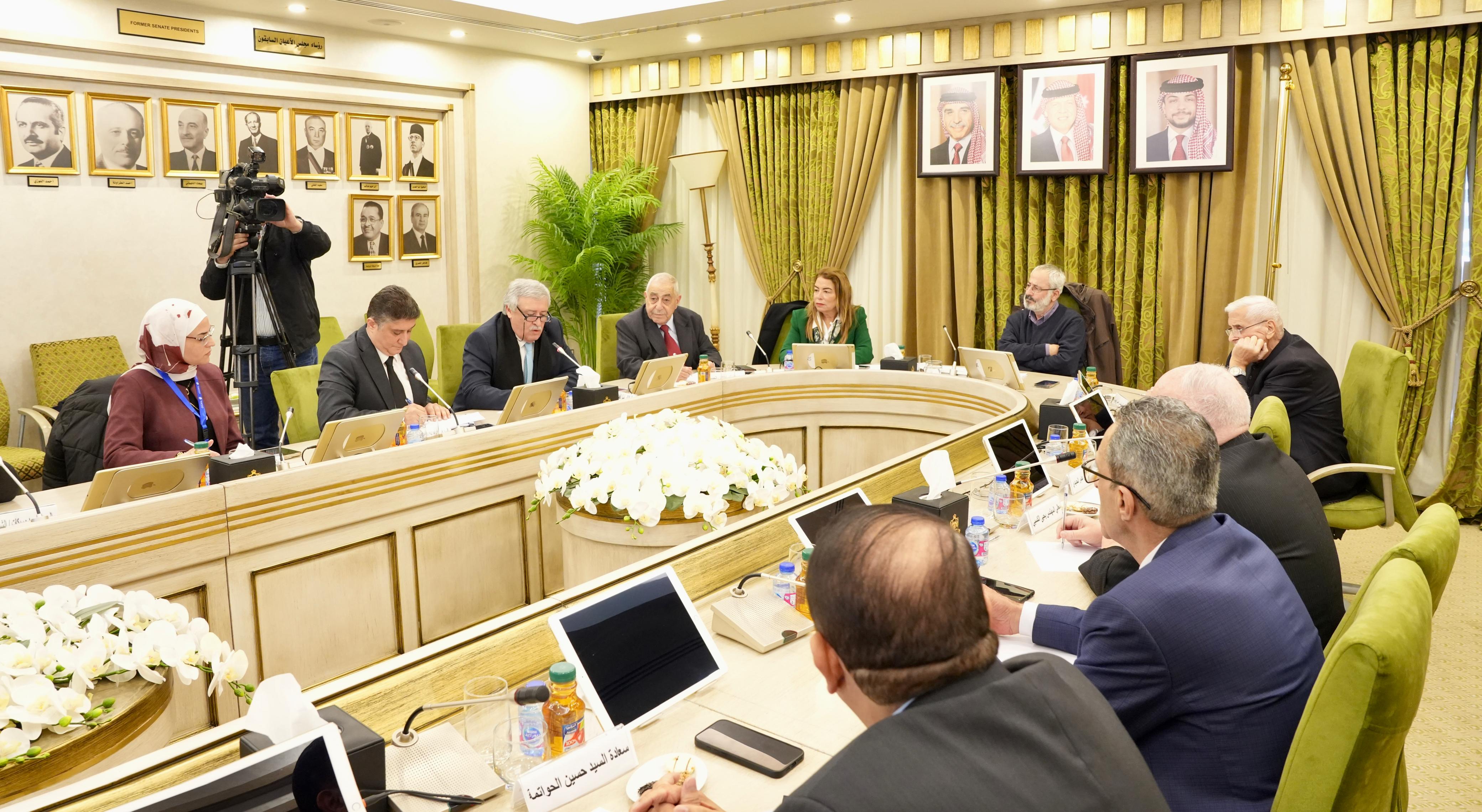 "خدمات الأعيان" تبحث جاهزية قطاع النقل