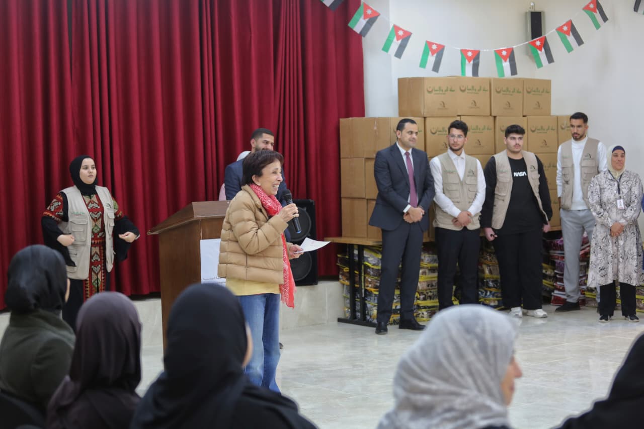  الأميرة بسمة بنت طلال تسلم مساعدات حملة  "البر والإحسان" للفئات المستهدفة في معان