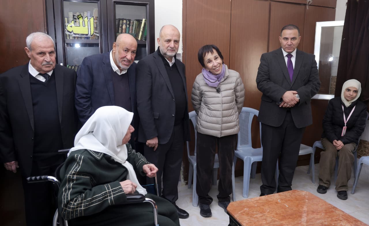  الأميرة بسمة بنت طلال تسلم مساعدات حملة البر والإحسان في الزرقاء