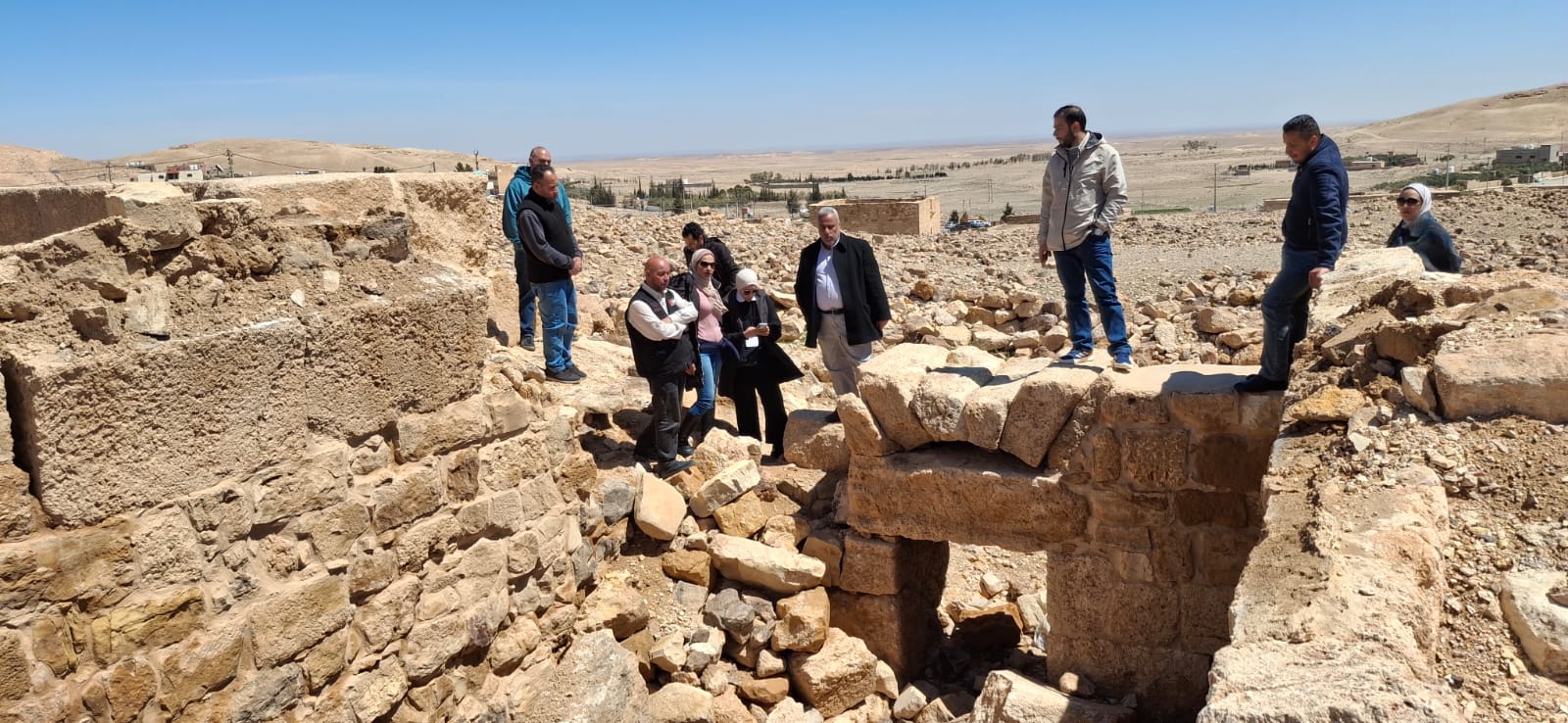  "الآثار العامة" تنفذ جولة تفقدية لقلعة الشوبك وأذرح