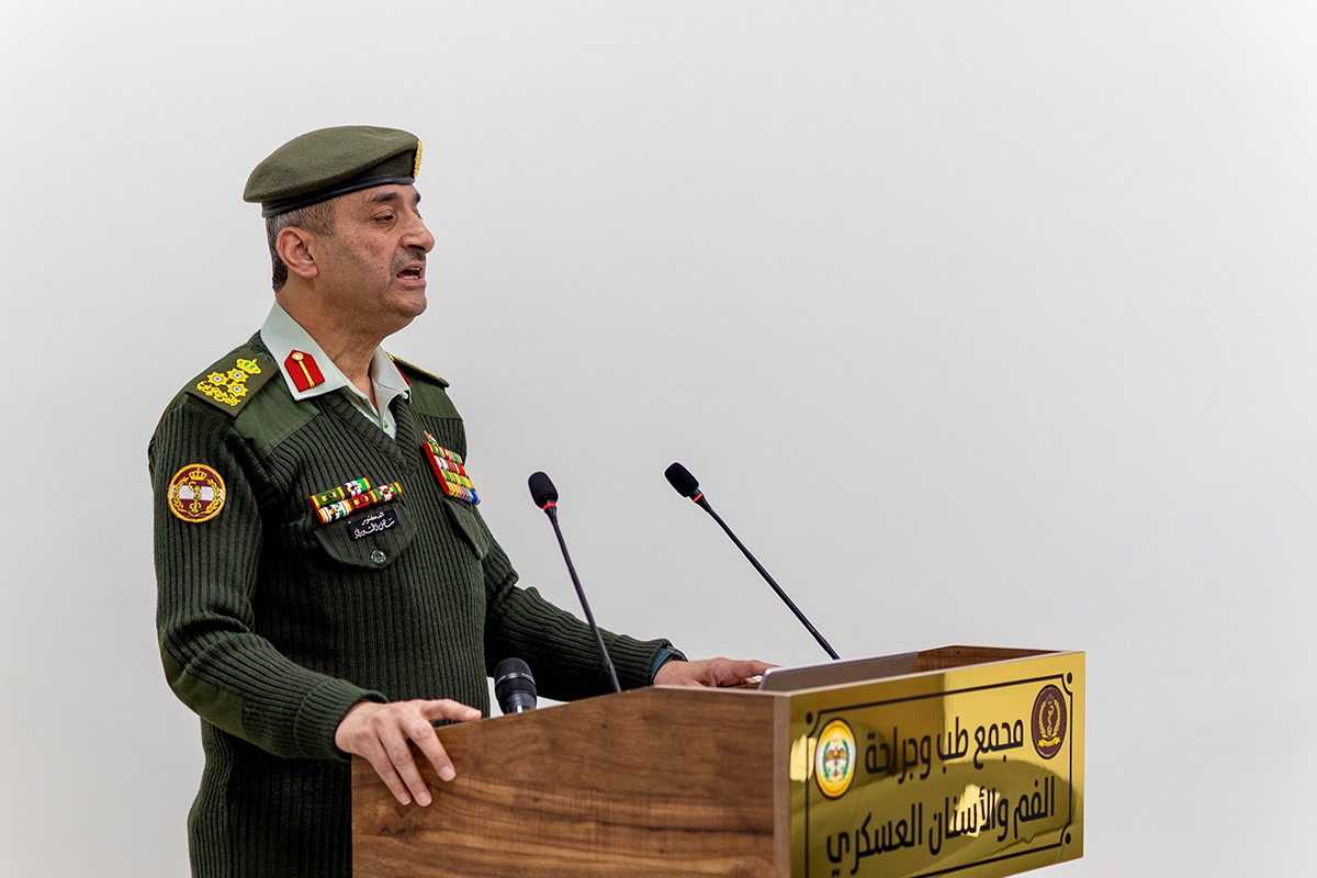 الملك يفتتح مجمع طب وجراحة الفم والأسنان العسكري في عمان