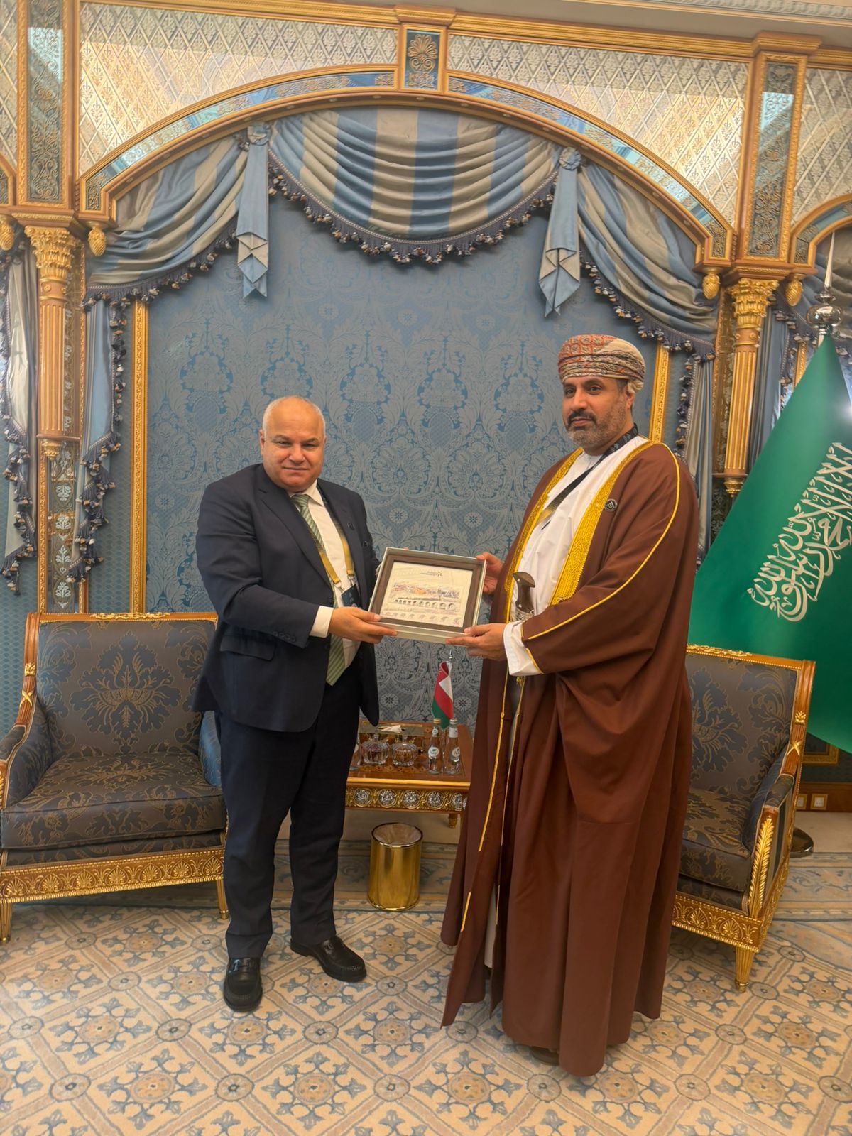  وزير العمل يبحث ونظيره العُماني أوجه التعاون المشترك