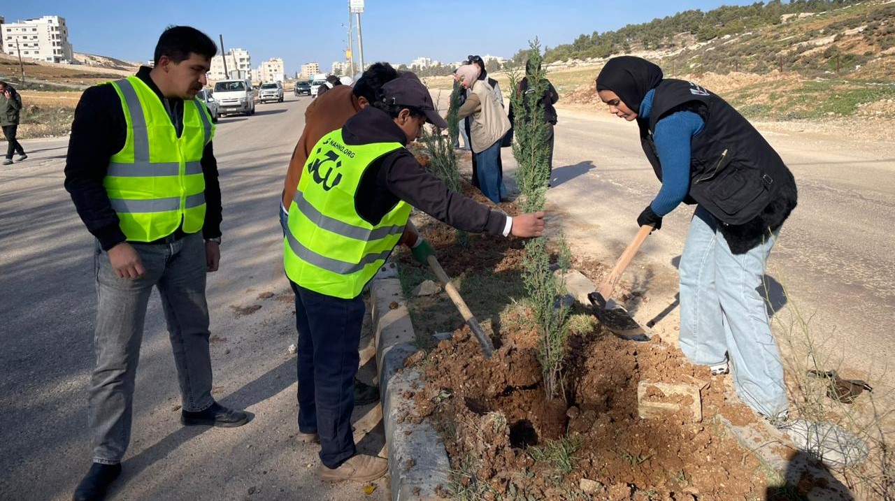  الإدارة المحلية تغرس 4500 شجرة في ناعور ضمن الحملة الوطنية للتشجير