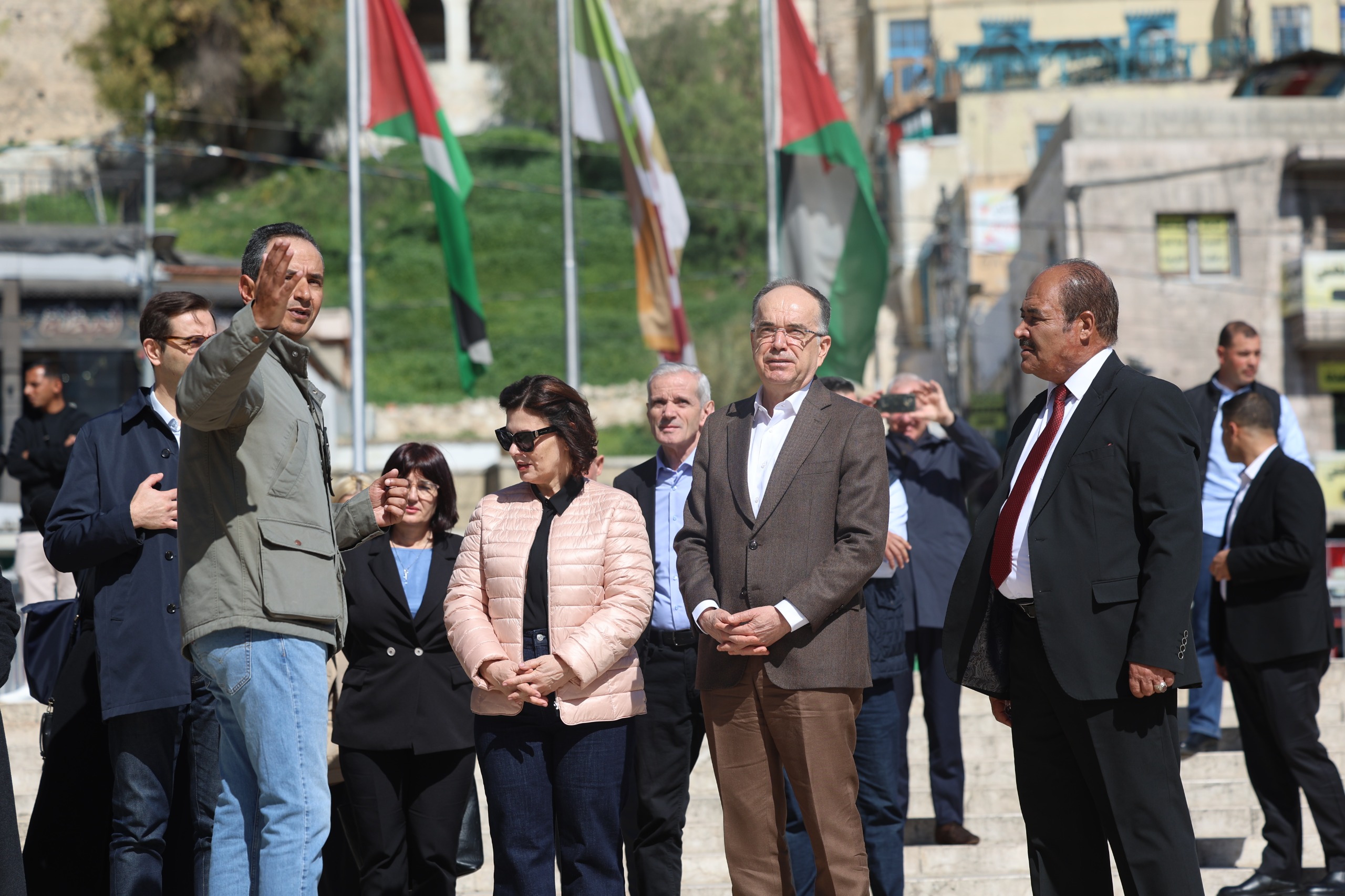  الرئيس الألباني يزور المدرج الروماني وجبل القلعة 