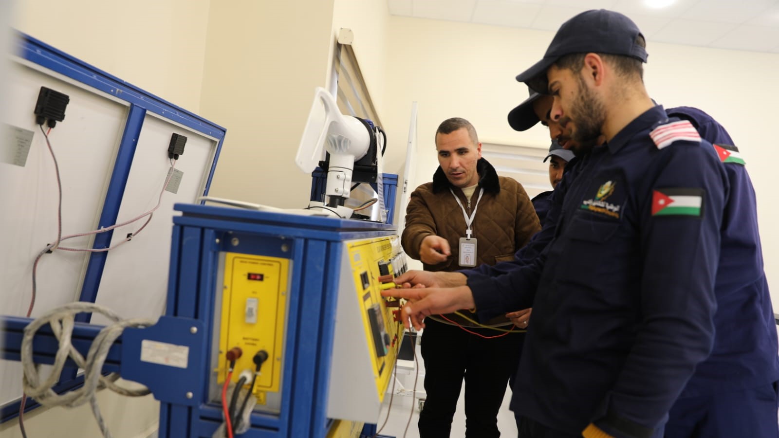  رئيس هيئة الأركان يفتتح مركز الكرك الوطني للتدريب المهني