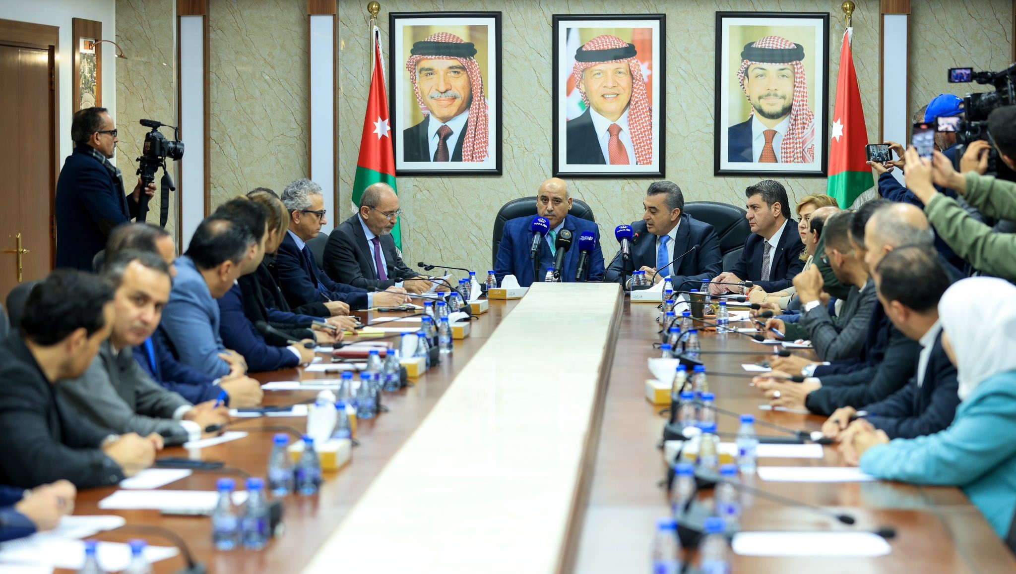  القاضي يترأس اجتماع لجنة الشؤون الخارجية النيابية مع وزير الخارجية