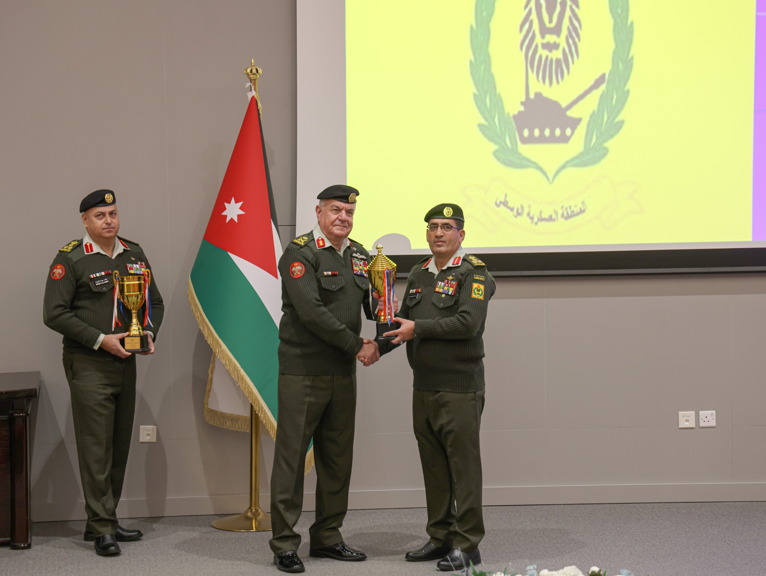  رئيس هيئة الأركان يرعى حفل توزيع الكؤوس على الوحدات الفائزة في القوات المسلحة للعام 2025