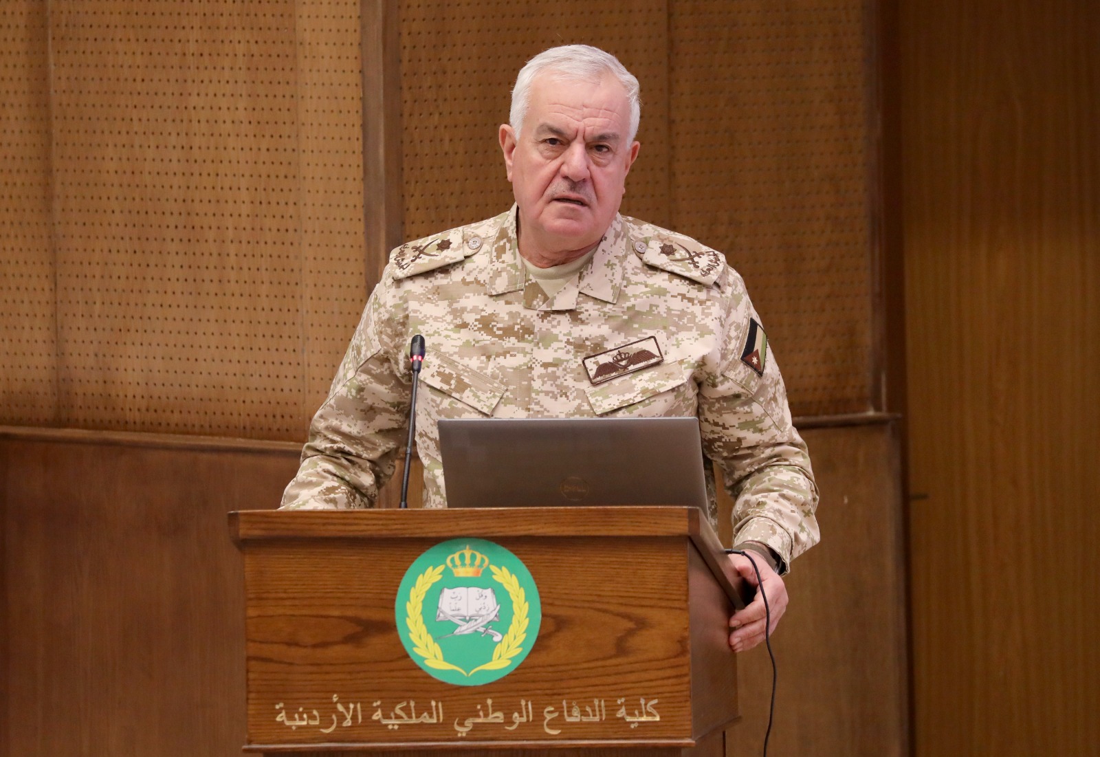  رئيس هيئة الأركان يزور كلية الدفاع الوطني وكلية القيادة والأركان