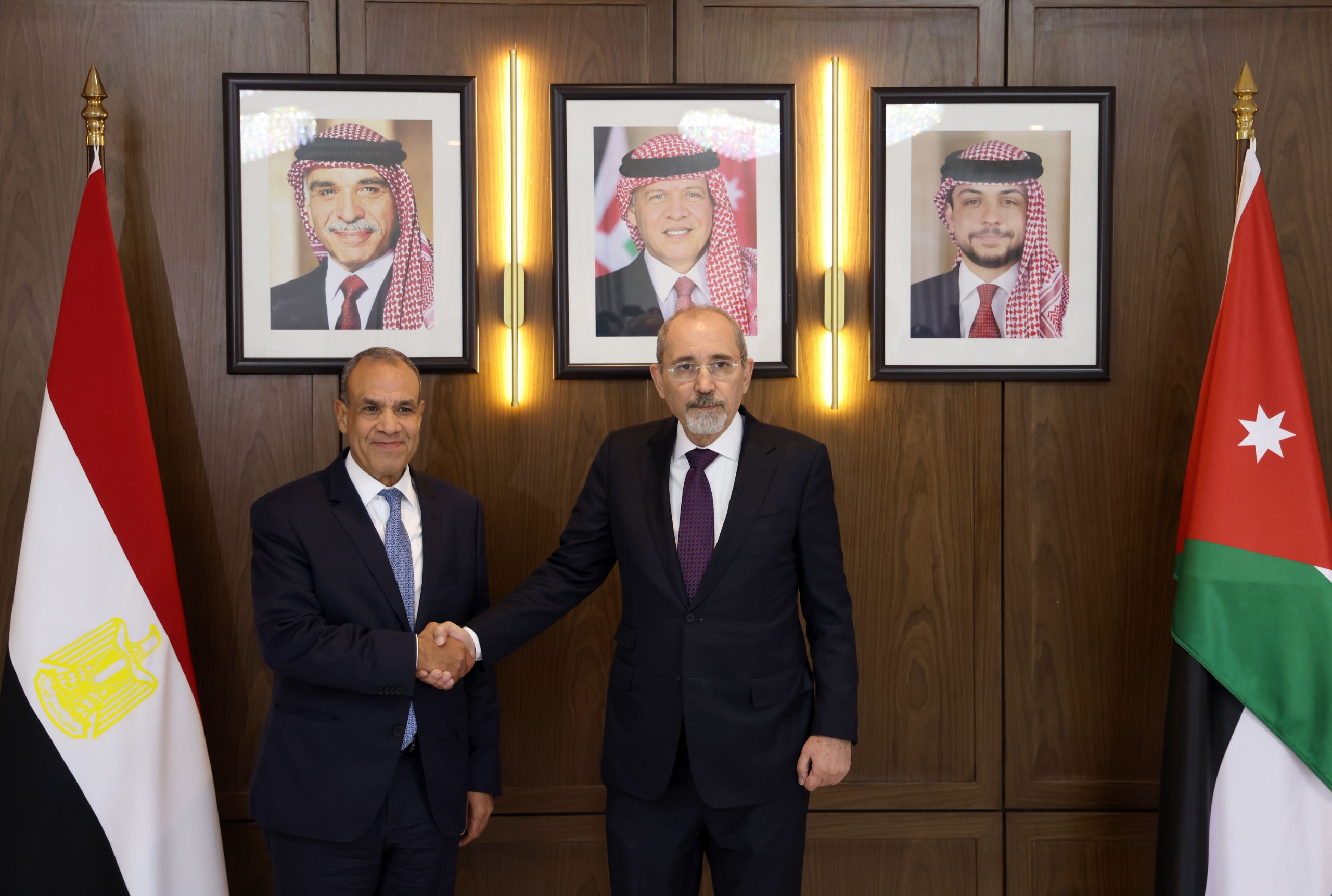  وزير الخارجية يلتقي نظيره المصري