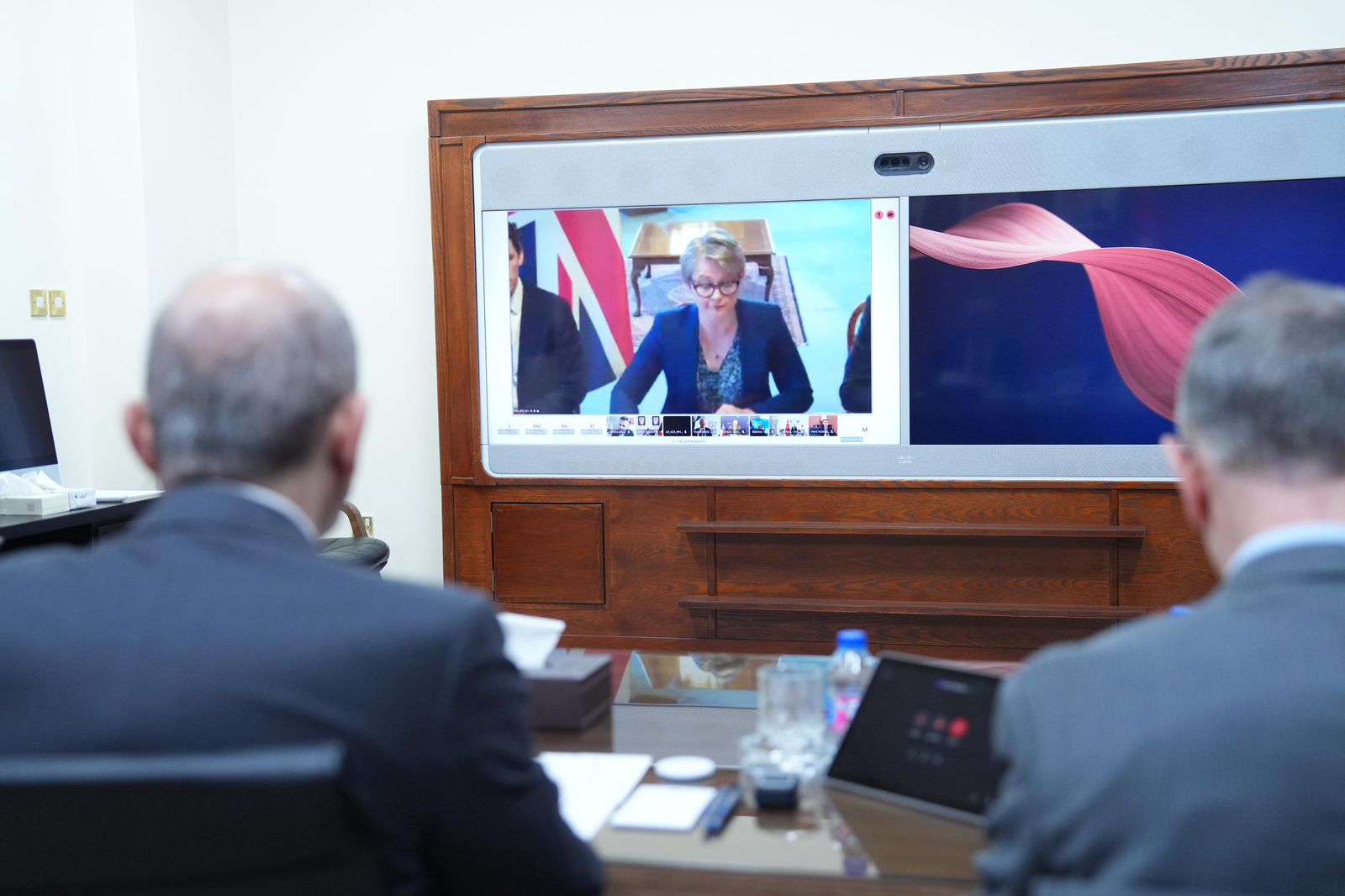  وزير الخارجية يشارك باجتماع حول التطورات المتعلقة بمضيق هرمز