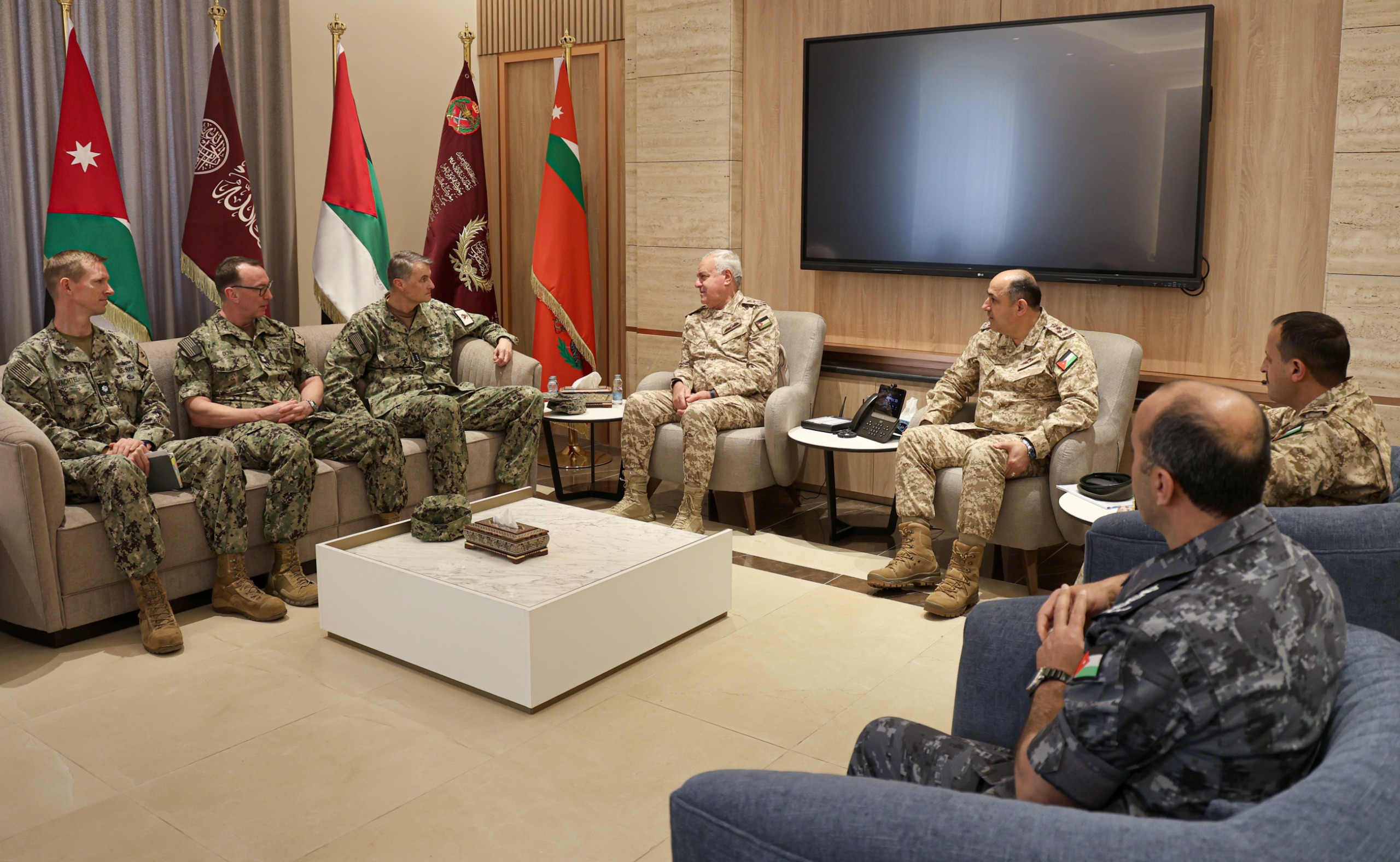 رئيس هيئة الأركان يستقبل قائد القوات البحرية في القيادة المركزية الأميركية