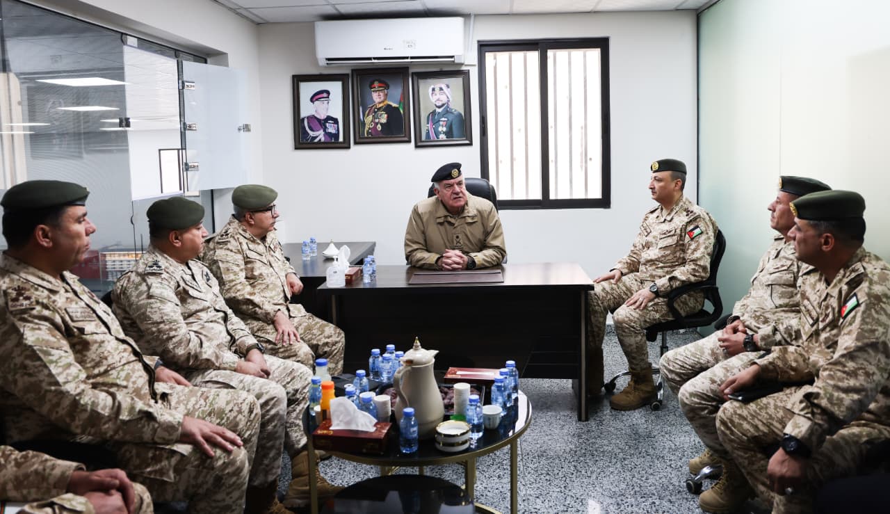  رئيس هيئة الأركان يفتتح سوق العيص التجاري بالطفيلة