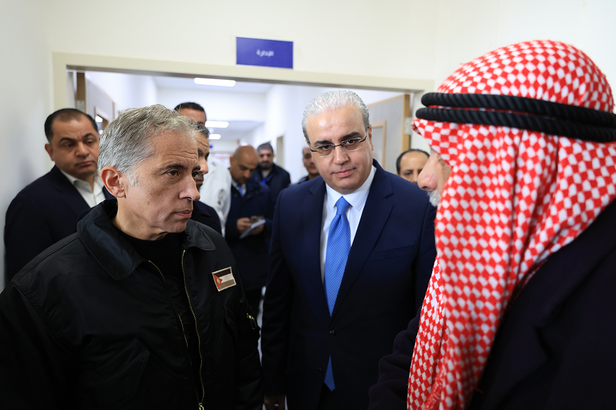  رئيس الوزراء يتفقَّد عدداً من المواقع في مناطق عين الباشا والبقعة وصافوط وأم الدنانير في محافظة البلقاء