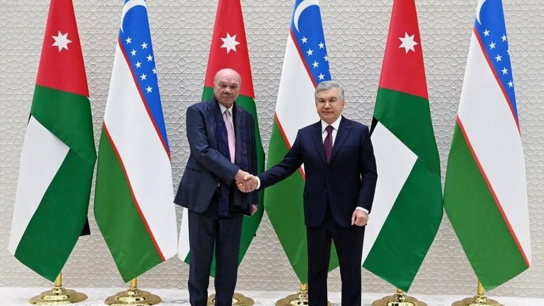  الفايز ينقل رسالة شفوية من الملك إلى رئيس جمهورية اوزبكستان