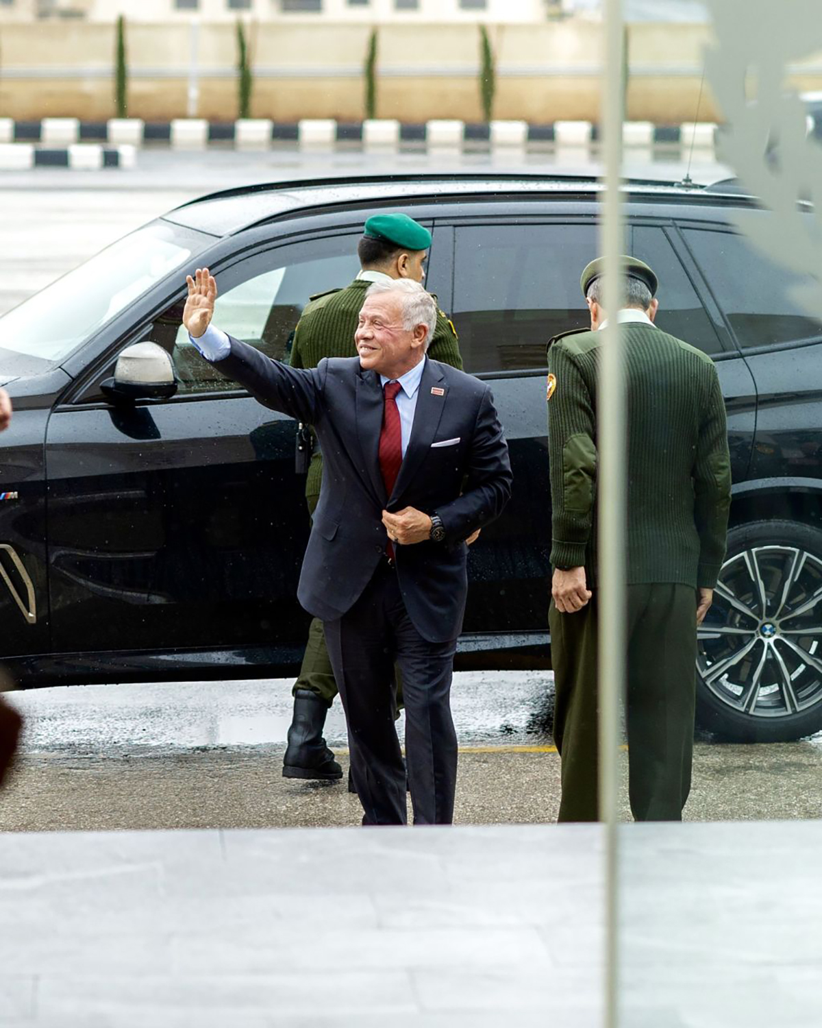 الملك يفتتح مجمع طب وجراحة الفم والأسنان العسكري في عمان