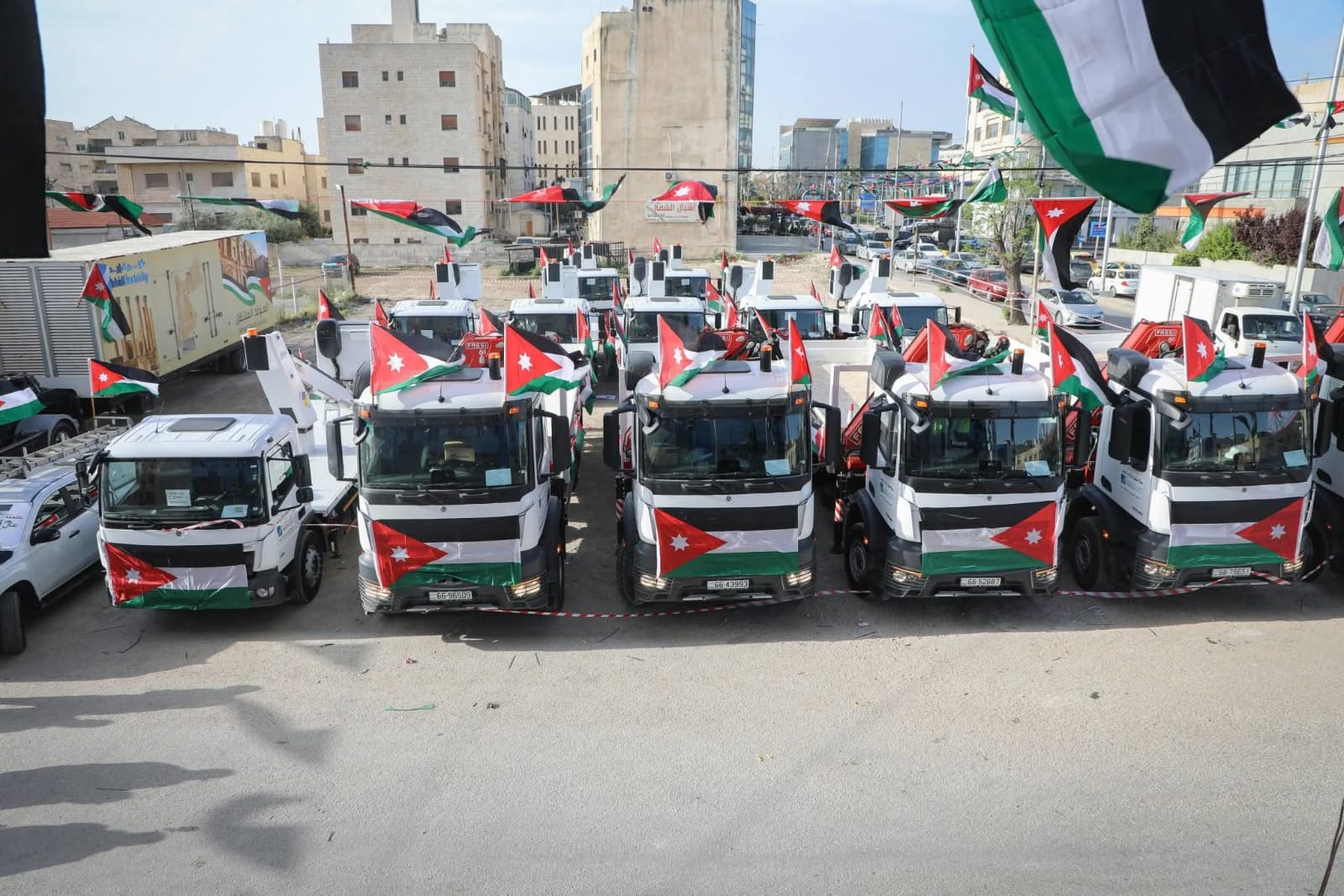 احتفالات وطنية واسعة بيوم العلم الأردني في مختلف المحافظات