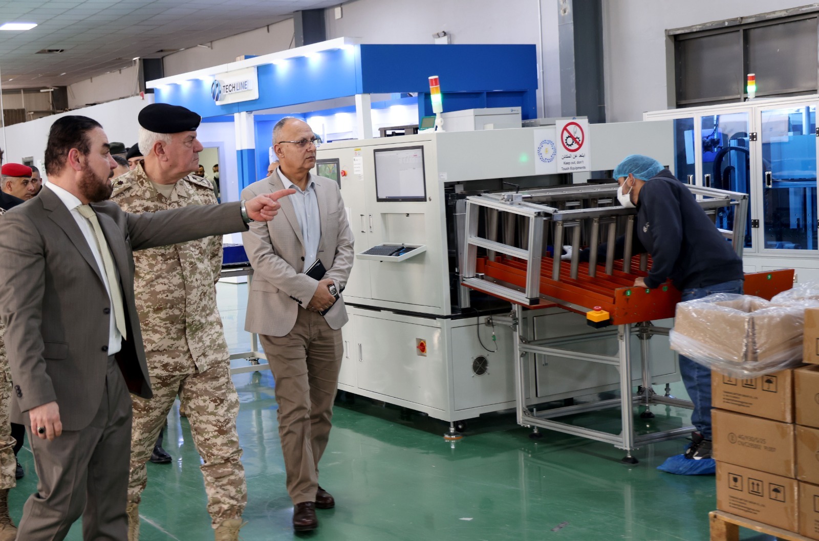  الحنيطي يزور مصنع شركة الخطوط التقنية للألياف الضوئية