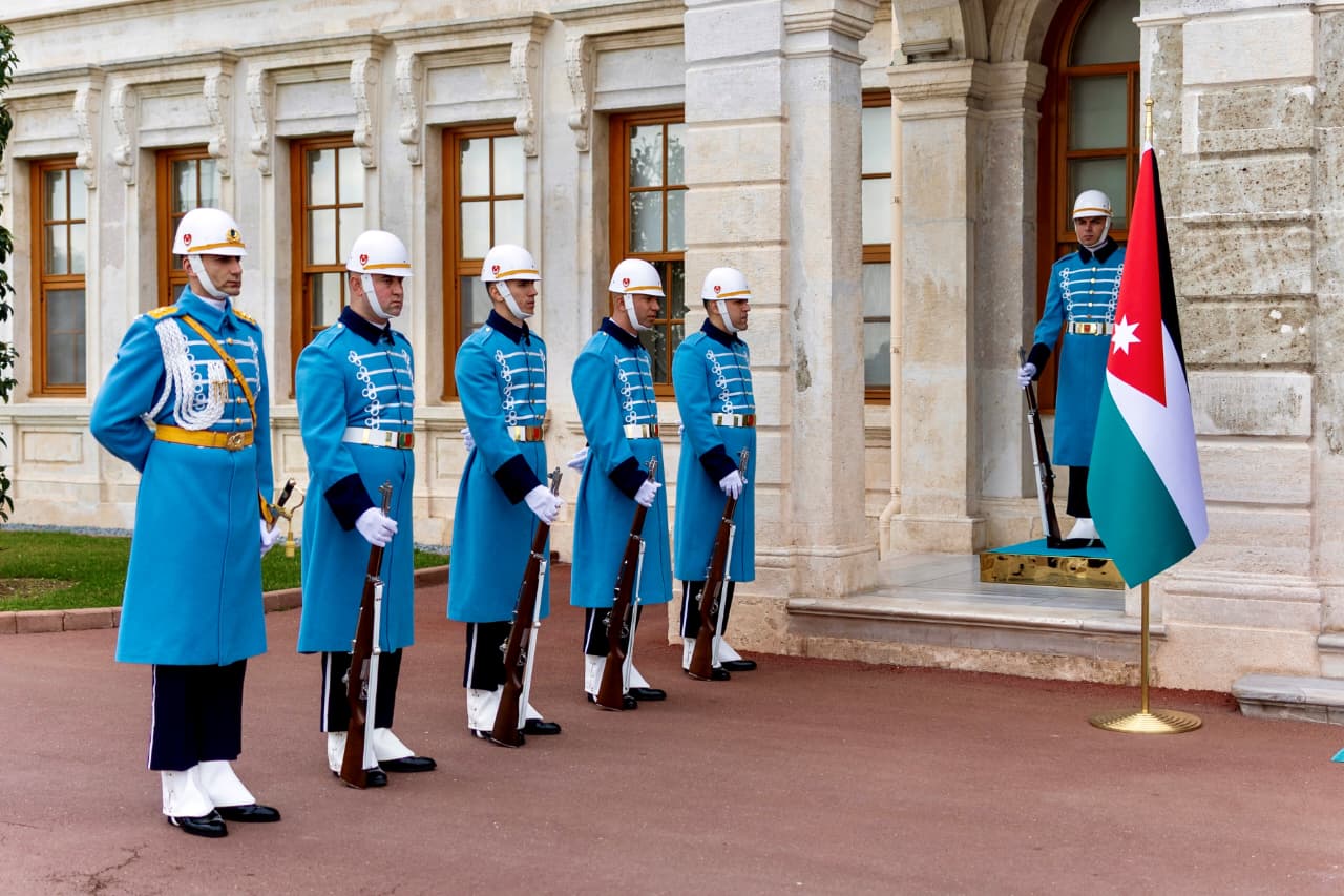  الملك والرئيس التركي يعقدان مباحثات في اسطنبول