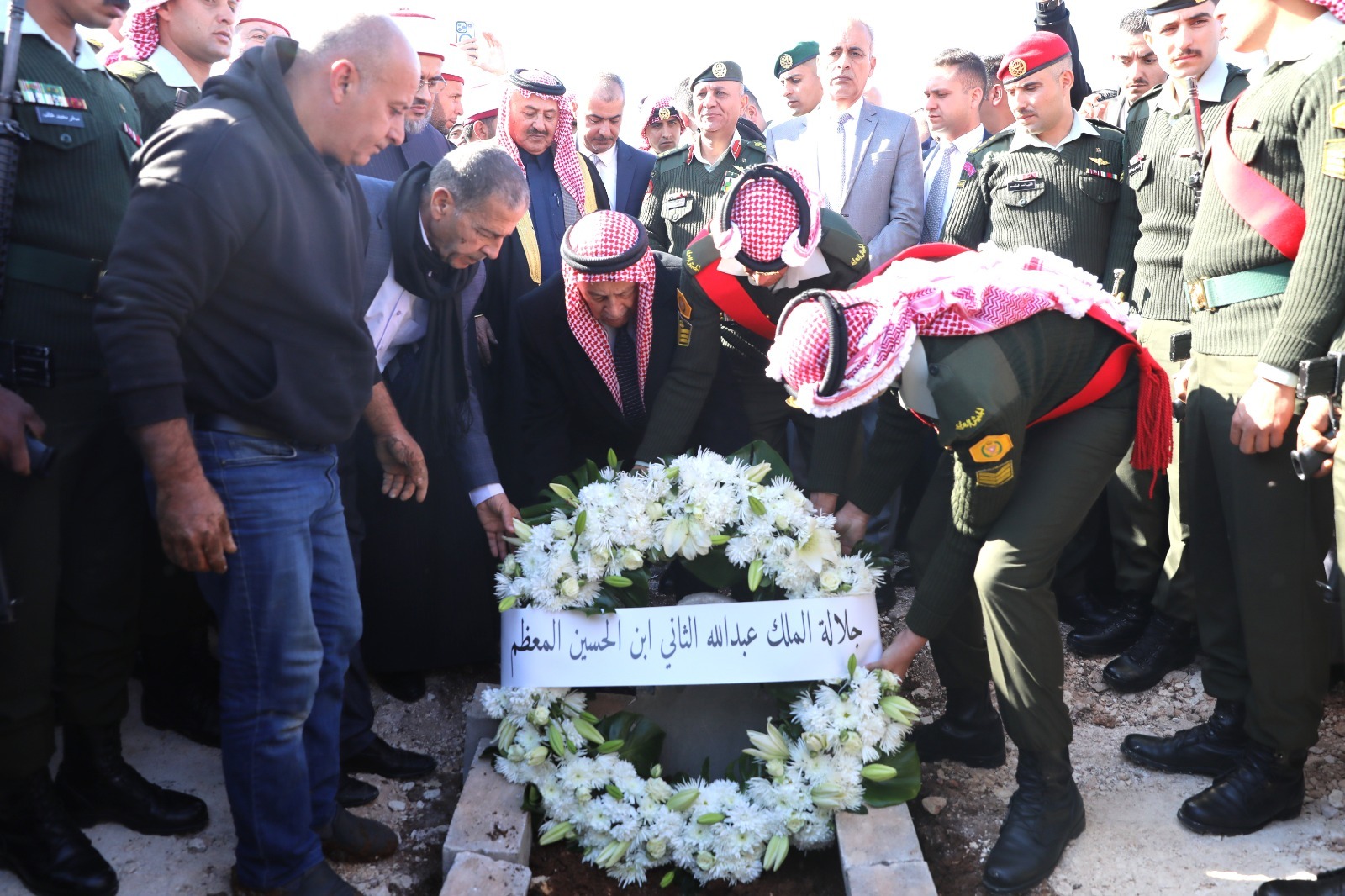  مندوبا عن الملك وولي العهد.. العيسوي يشارك في تشييع جثمان رئيس الوزراء الأسبق أحمد عبيدات