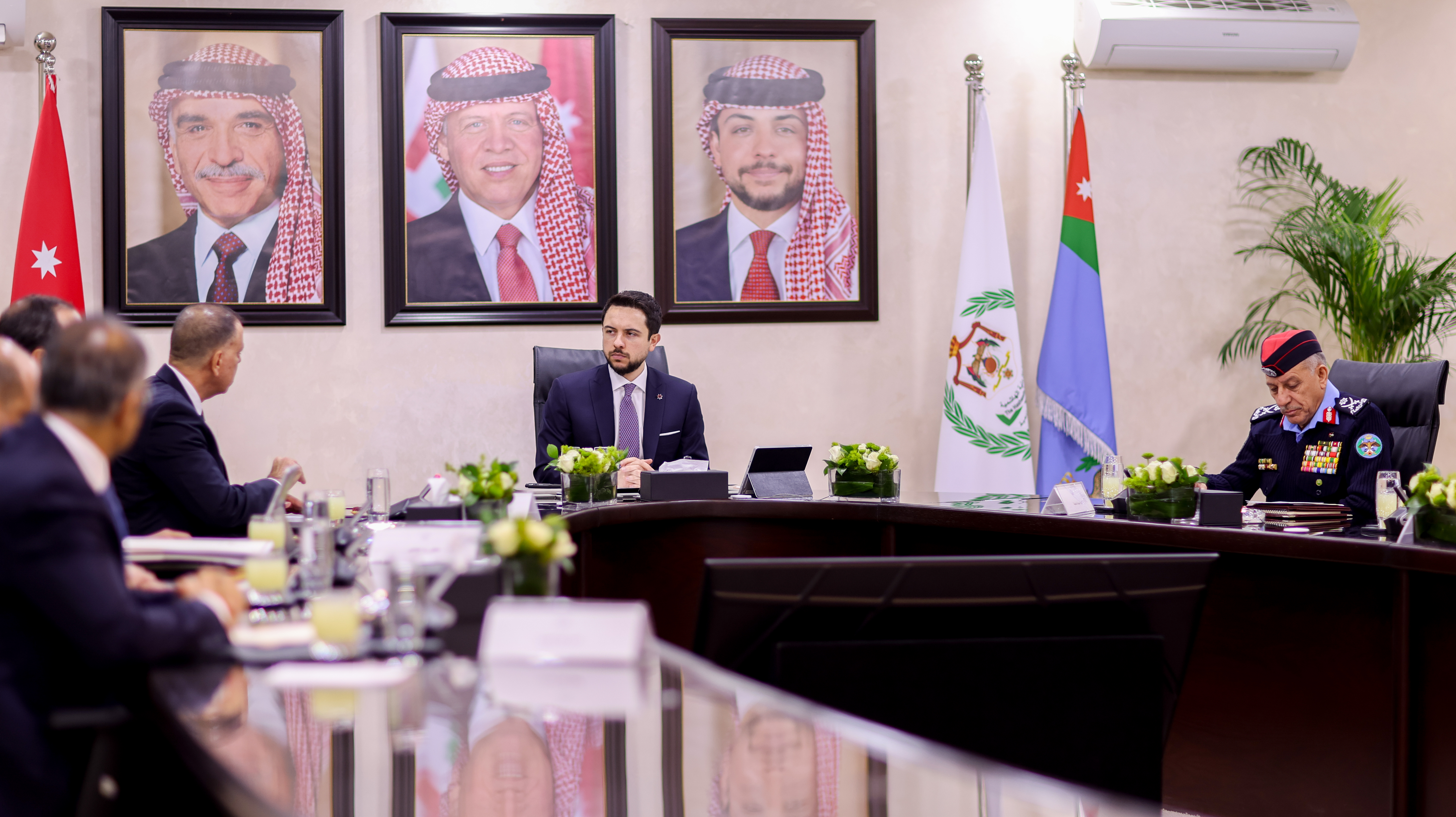  ولي العهد يزور وزارة الداخلية ويؤكد أهمية إدامة التنسيق بين المؤسسات خلال التطورات الإقليمية